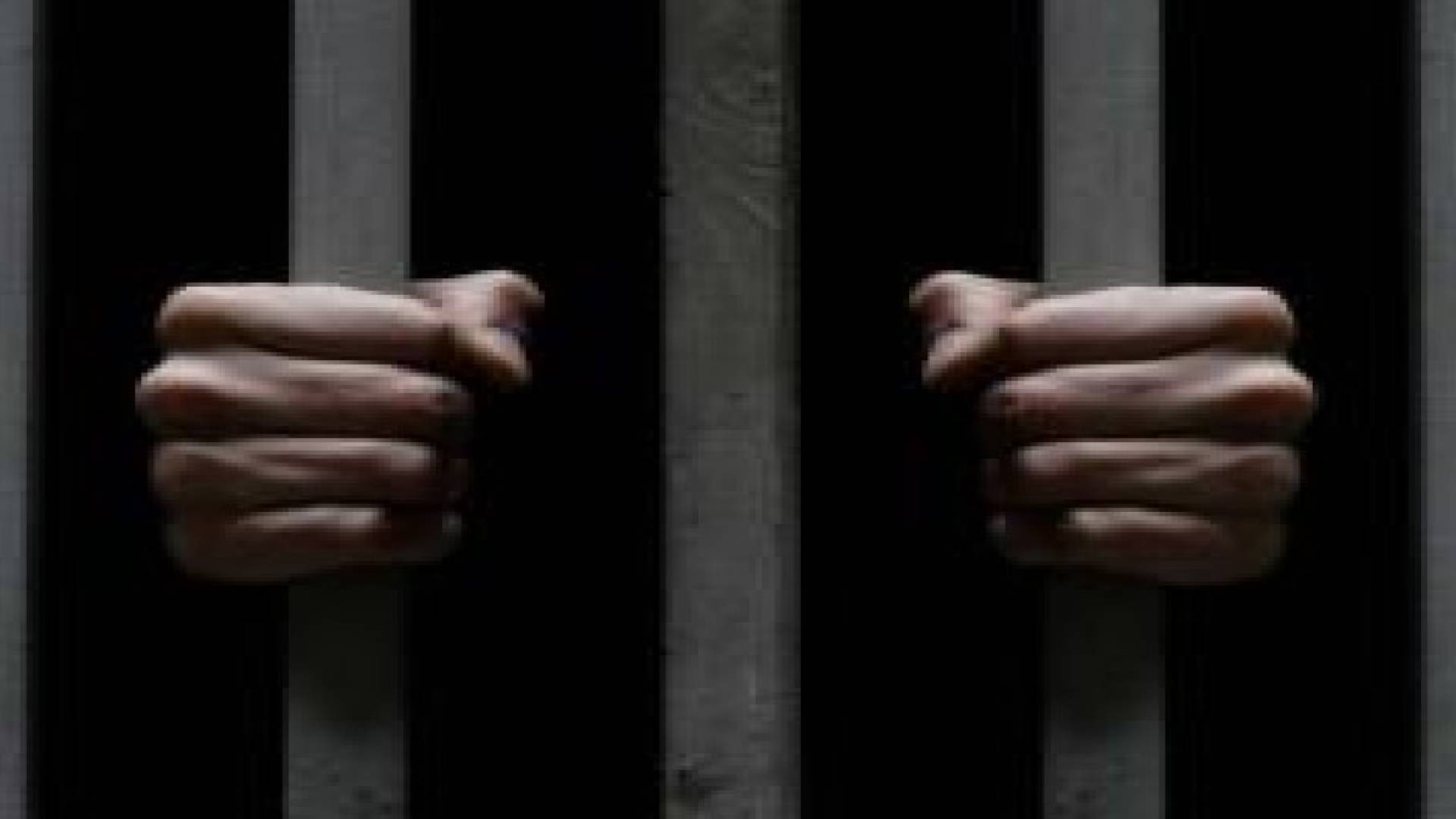 ارجنتيني يحبس زوجته وابنه في حجرة ست سنوات