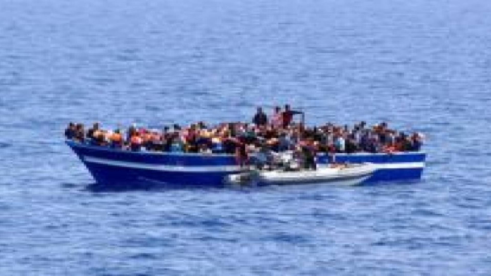 العثور على رضيع مهاجر ميتا على سواحل اليونان