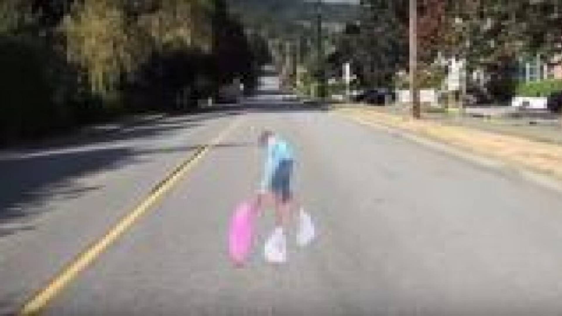 بالفيديو والصور: طريقة مبتكرة لاجبار السائق على تخفيف السرعة