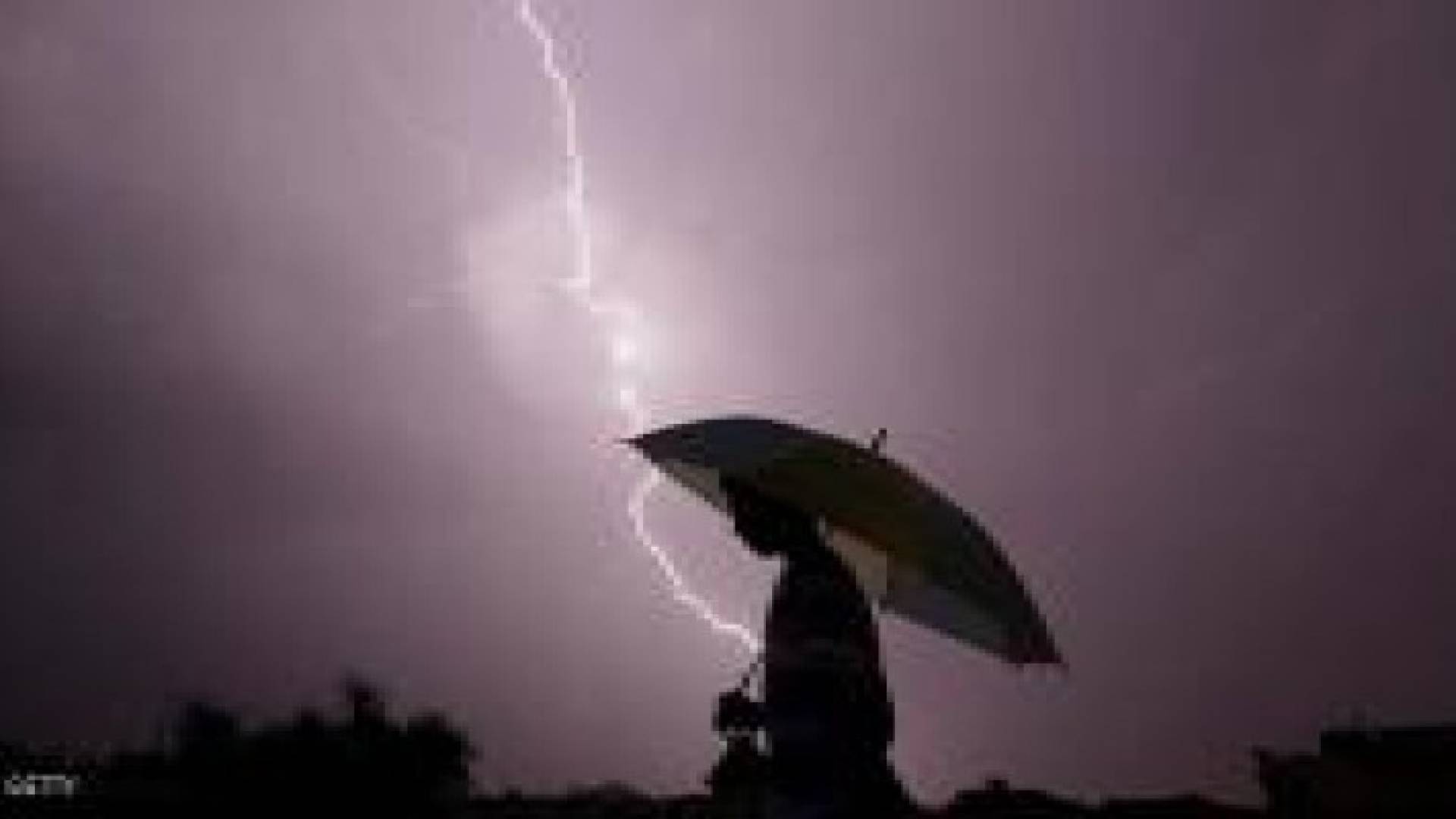 صواعق تقتل 22 مزارعا في الهند