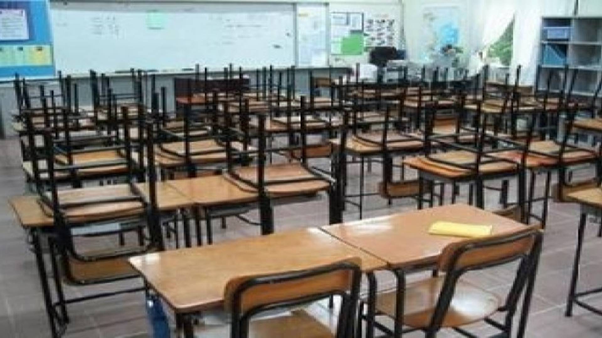 المدارس التي "علقت" دوامها بسبب "الغبار"