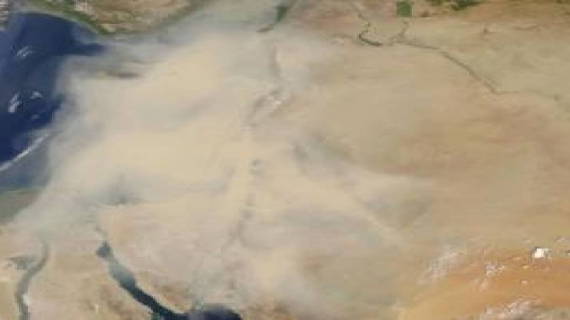 صورة من الفضاء: مساحة العاصفة الرملية تقارب 400 ألف كيلومتر مربع