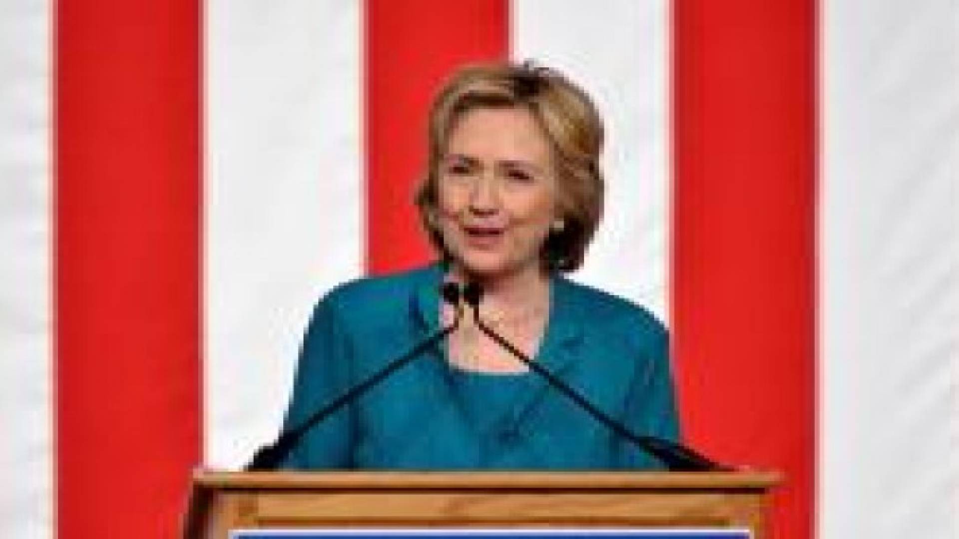 كلينتون تعتذر على استخدامها بريدا الكترونيا خاصا