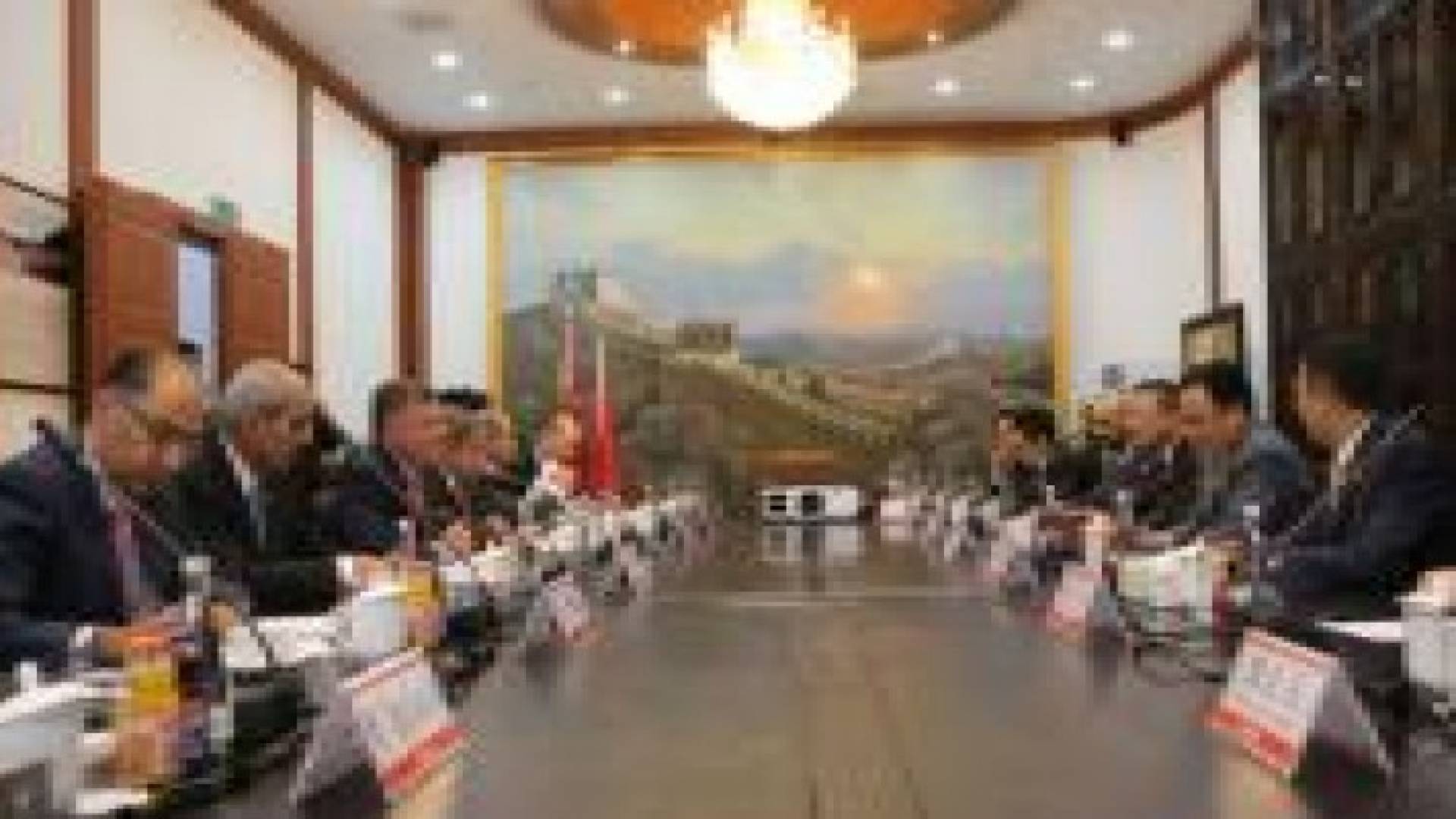 الملك يزور مقر شركة هانيرجي الصينية