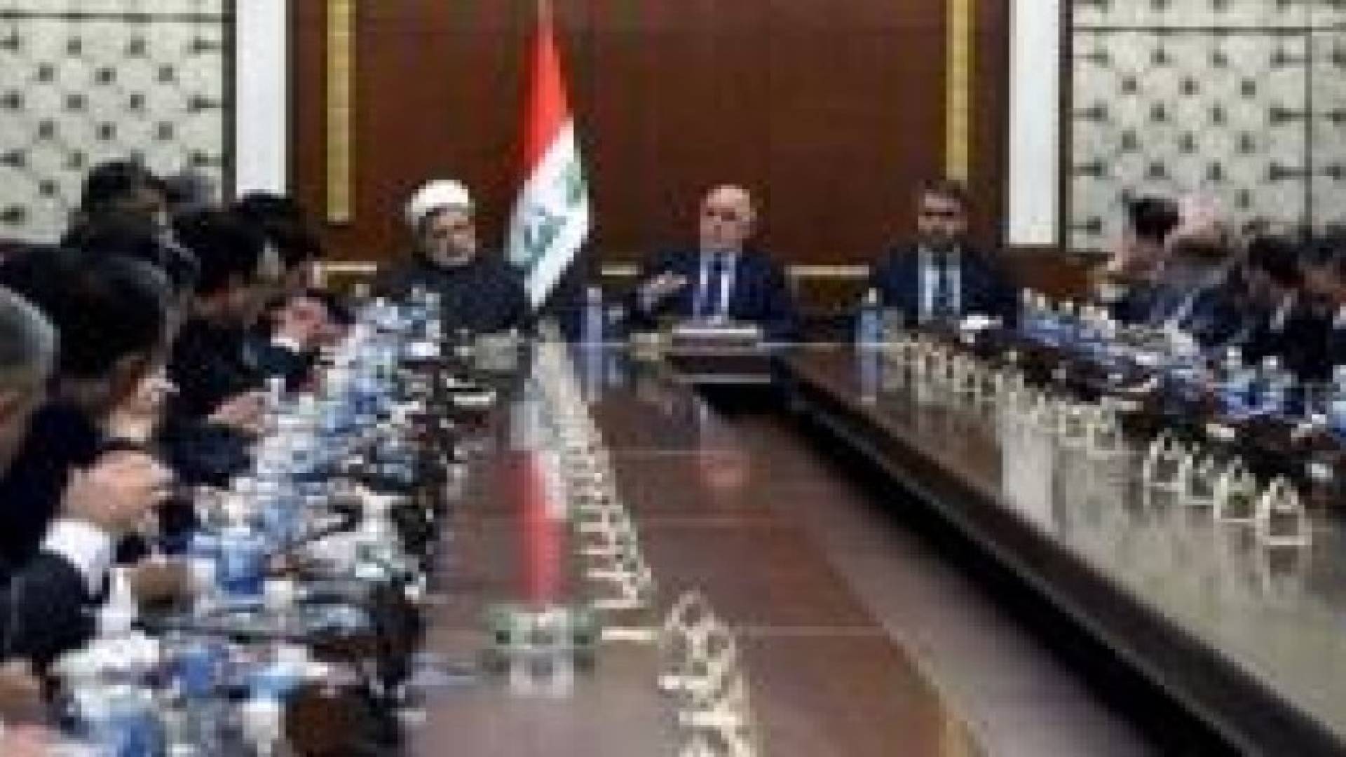 العبادي يعفي 123 وكيل وزارة ومديرا عاما من مناصبهم