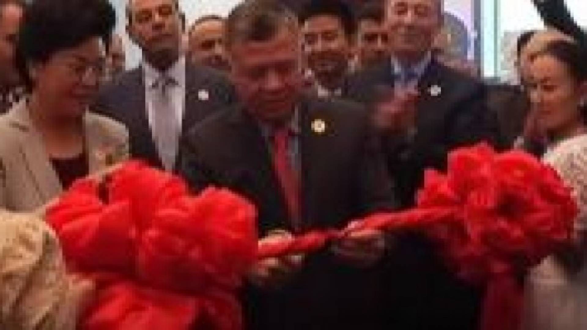 بالفيديو: الملك يفتتح معرض "إعلاء روح طريق الحرير وتعزيز التعاون الصيني العربي" في الصين