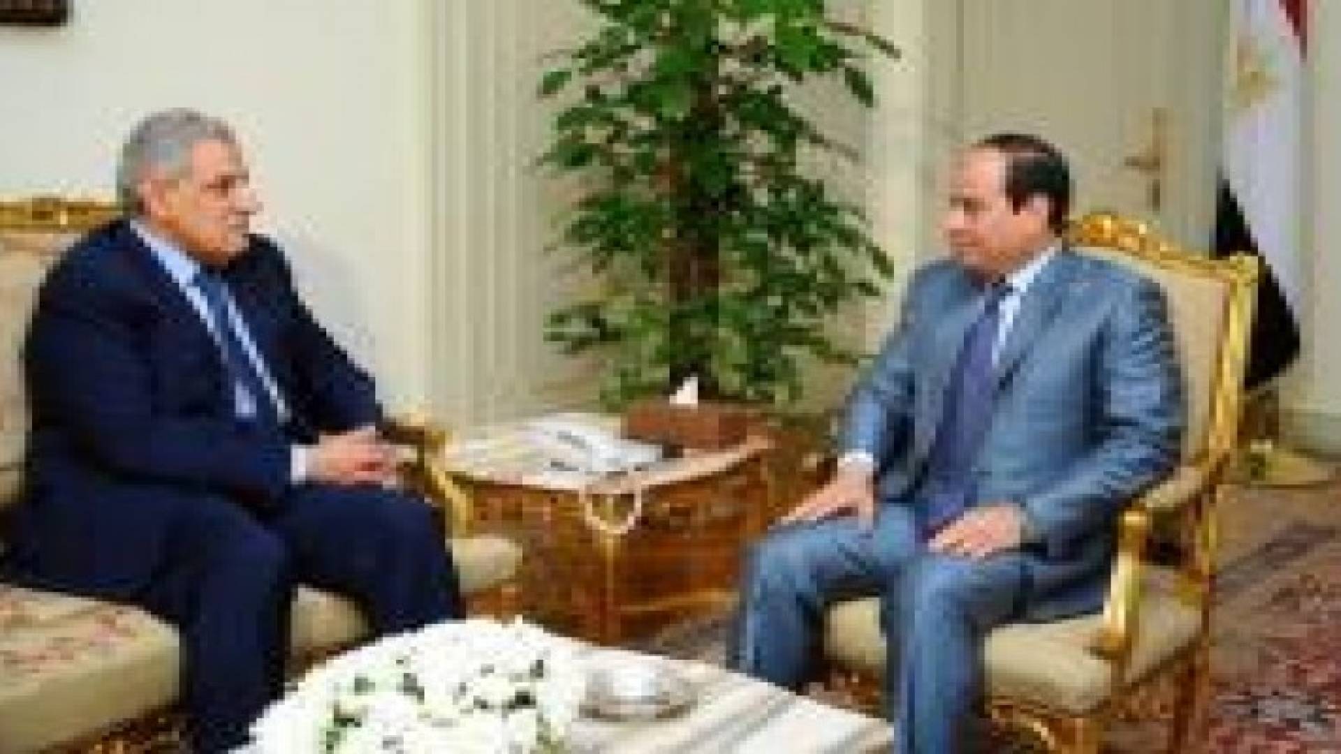 السيسي يقبل استقالة الحكومة المصرية ويكلف شريف إسماعيل بتشكيل الحكومة