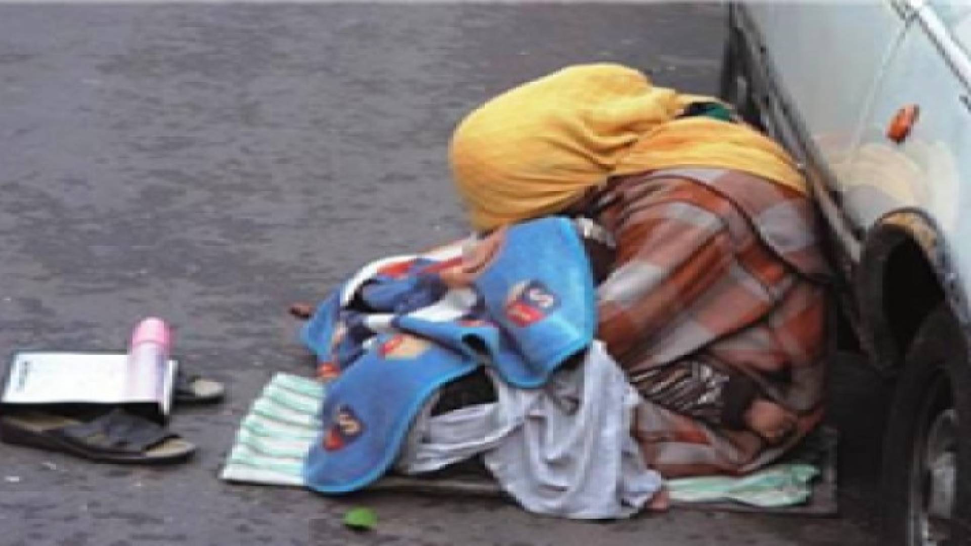 امرأة تتسول منذ 34 عاما وآخر دفع 100 ألف دينار كفالة