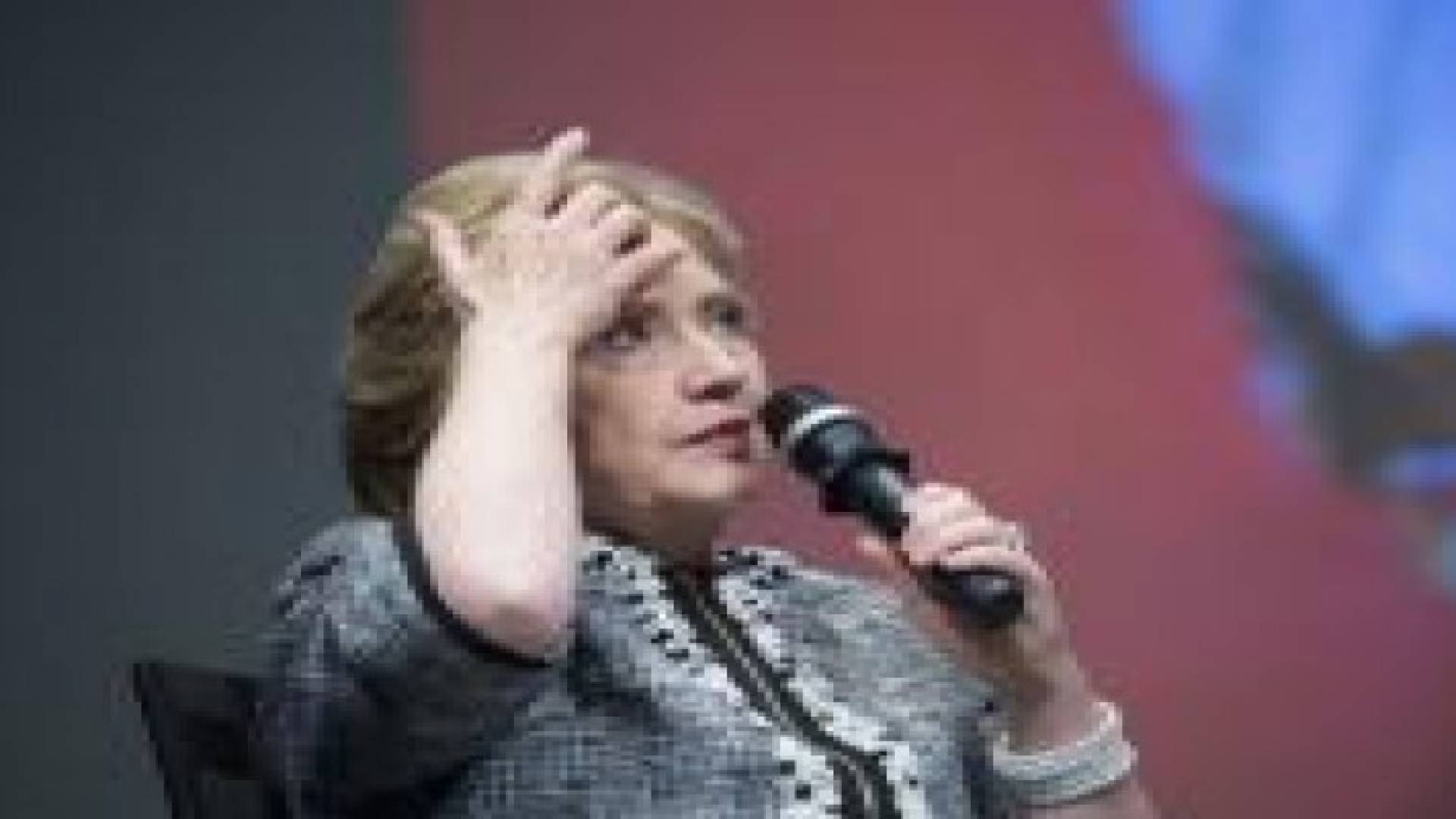 السماح لهيلاري كلينتون بشطب رسائلها الإلكترونية الخاصة