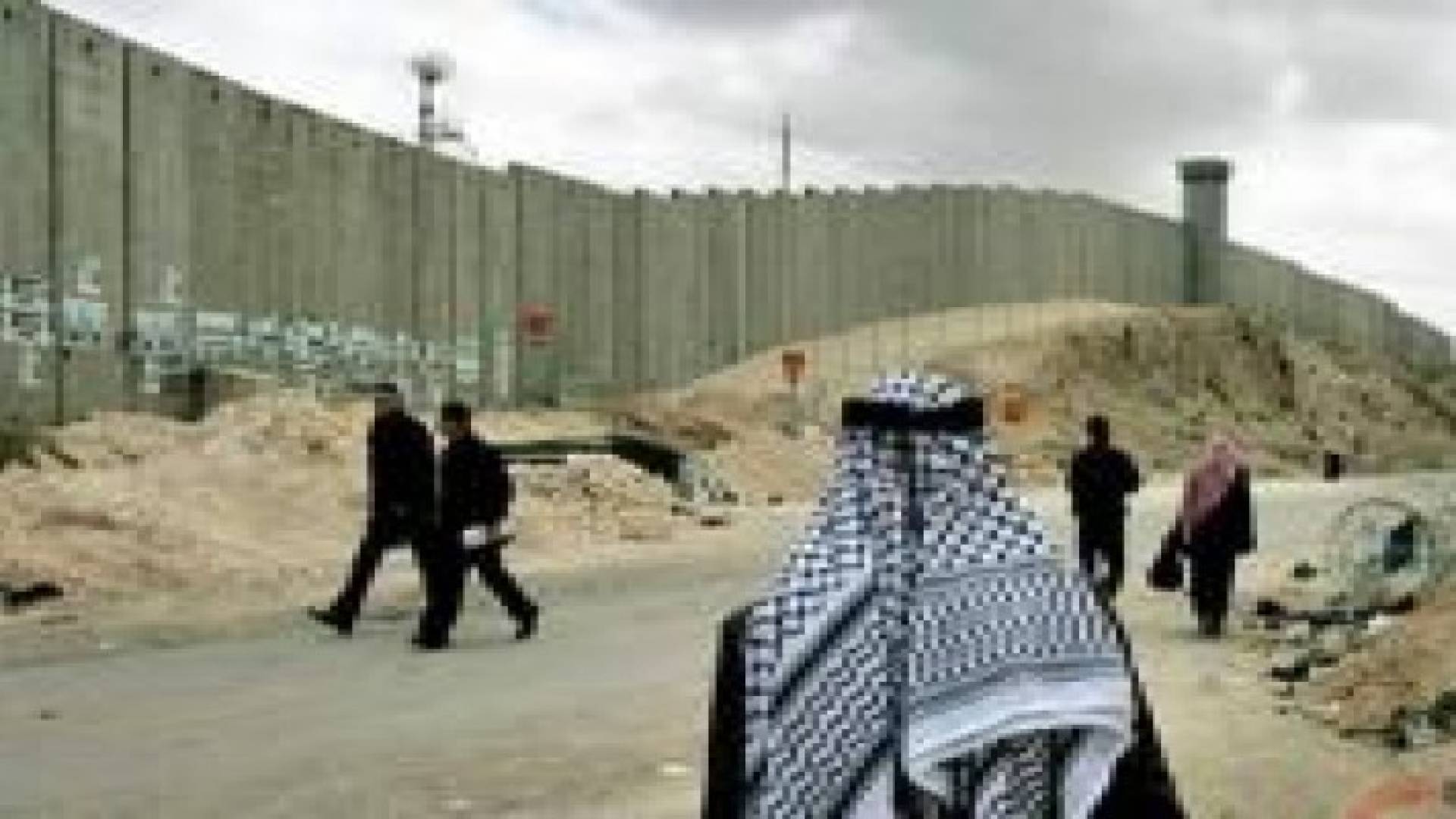 ثيوفيلوس الثالث: فصل كنيسة القيامة عن المهد بجدار مأساة تاريخية