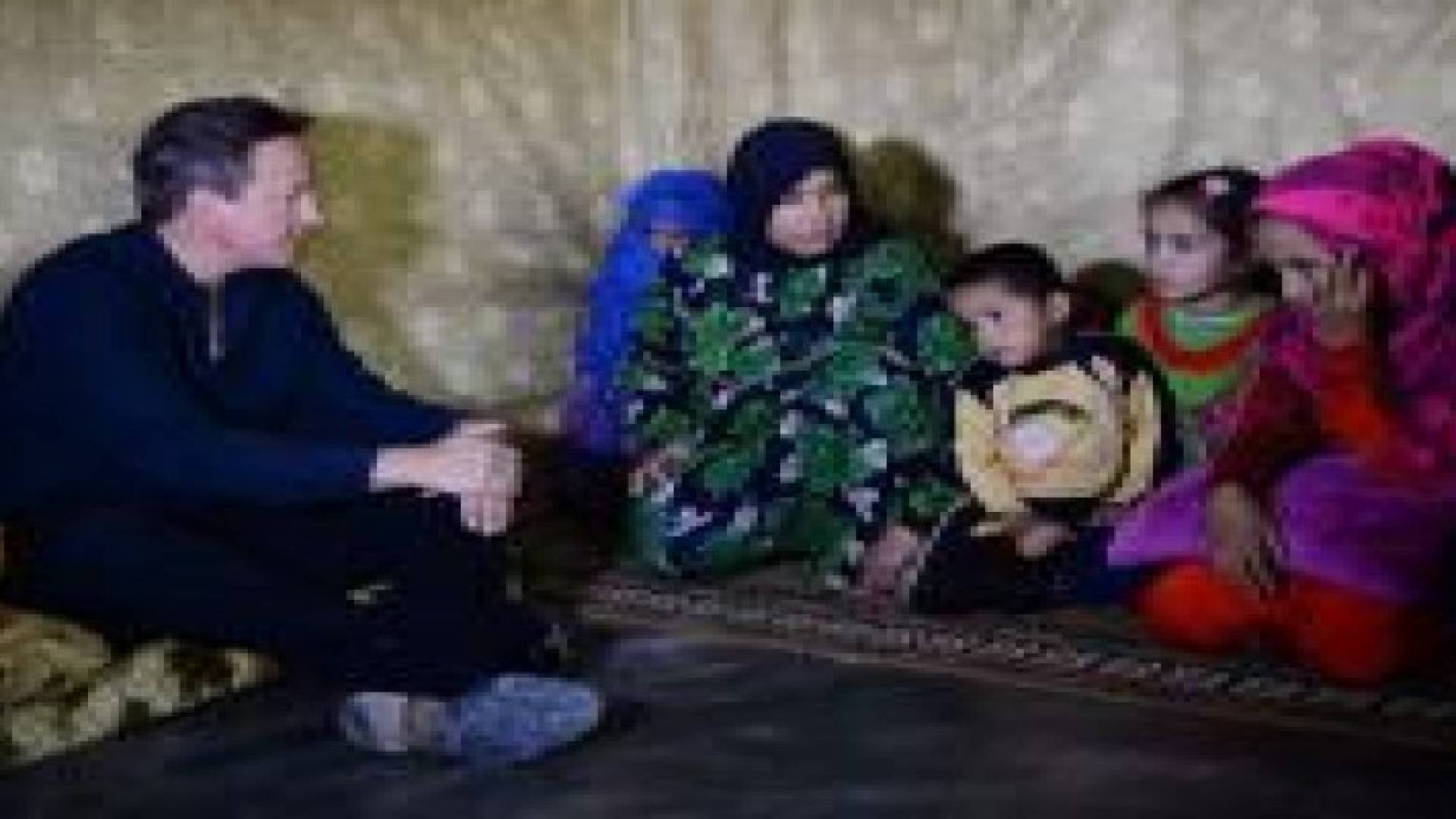 كاميرون يزور اللاجئين في لبنان وألمانيا تشدد الرقابة على حدودها