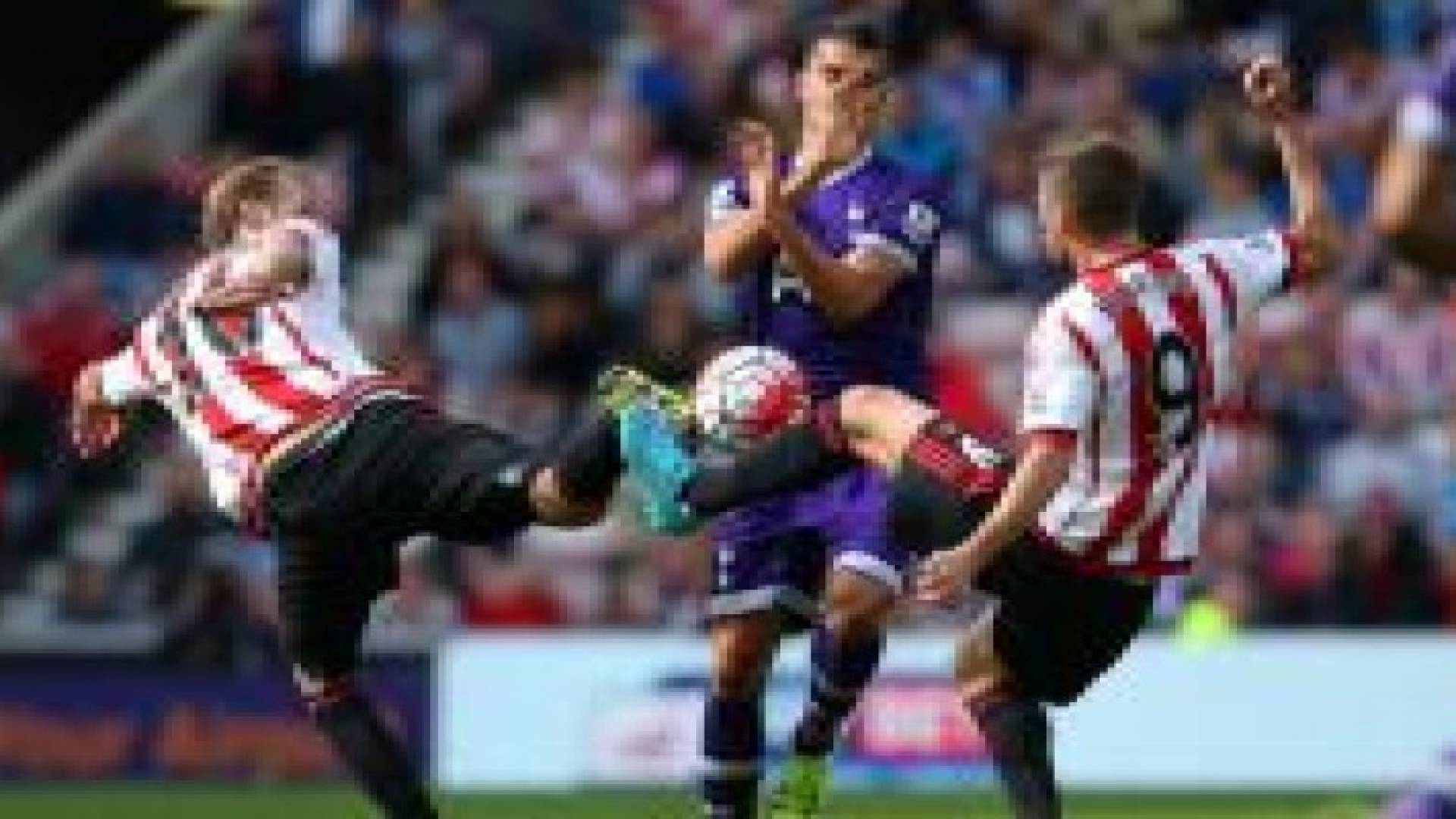 توتنهام يحقق فوزه الأول وليستر يعود من بعيد