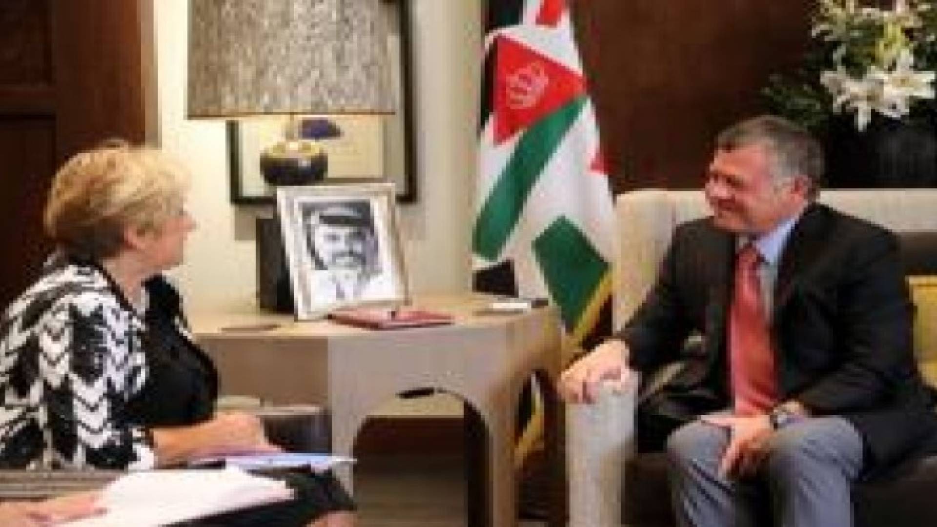 الملك يستقبل مسؤولة في مجلس الشيوخ الفرنسي