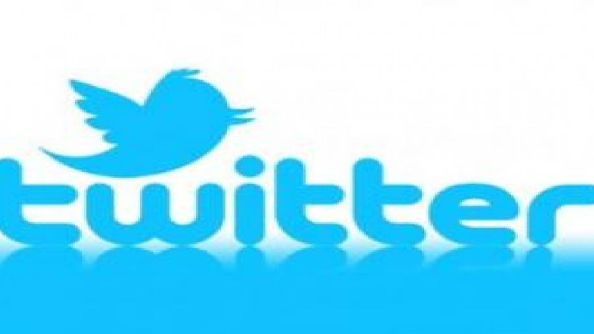 موقع تويتر يعود الى العمل