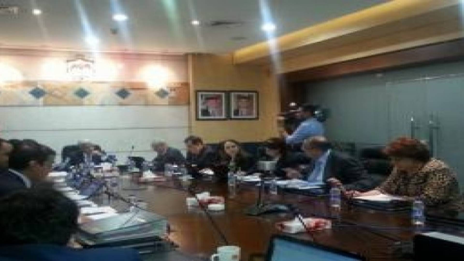 بالصور: النسور يترأس جلسة لمناقشة  قانون ضريبة الدخل"