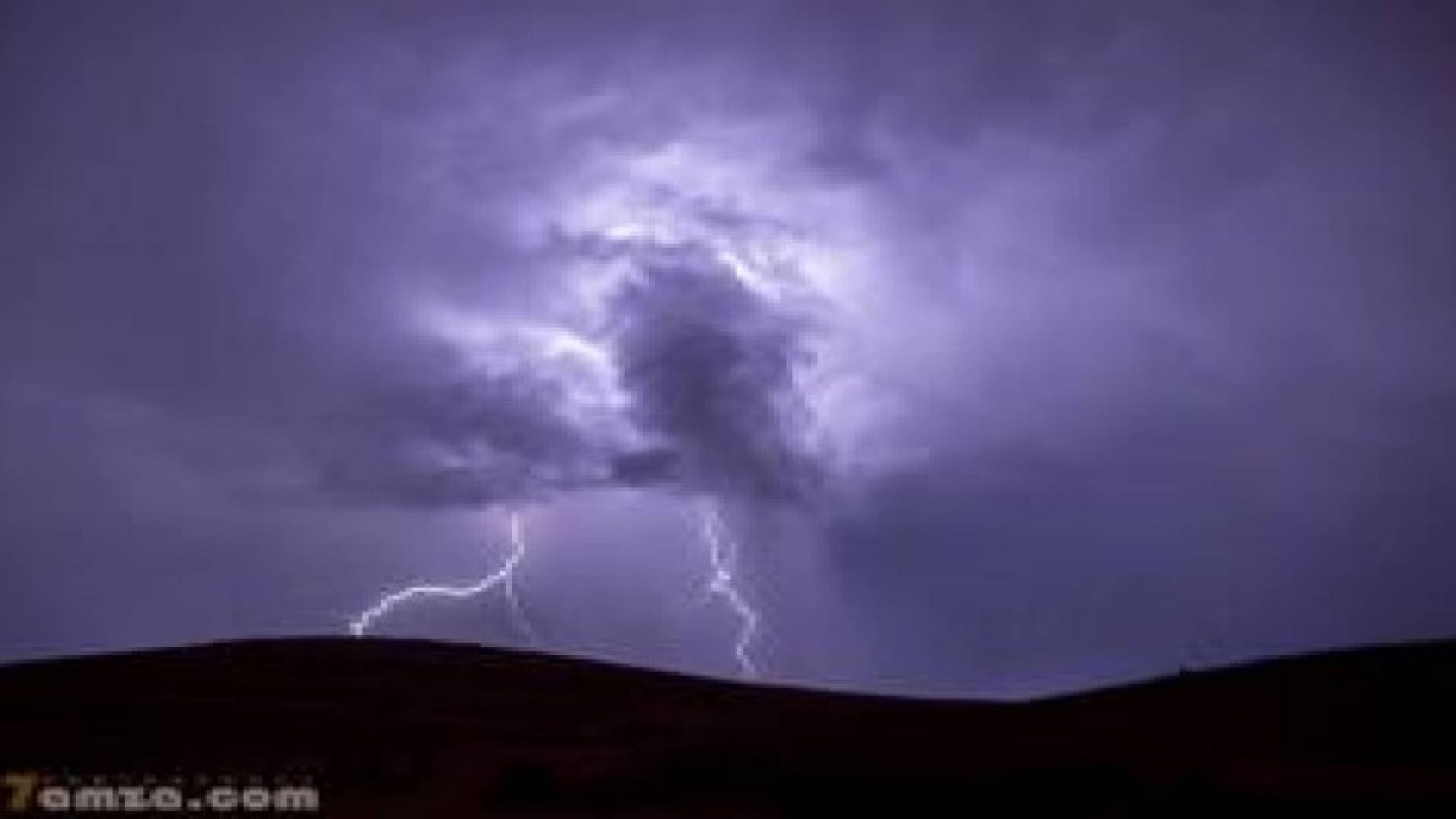 عواصف رعدية قوية على أجزاء من غرب المملكة