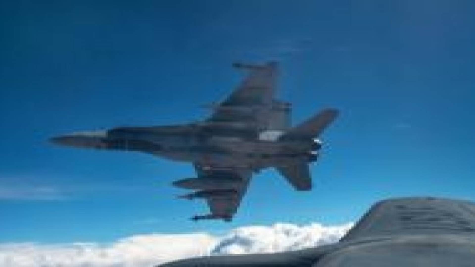 أستراليا تقصف "داعش" في سوريا وفرنسا تشن أولى غاراتها ضد التنظيم في الأسابيع القادمة