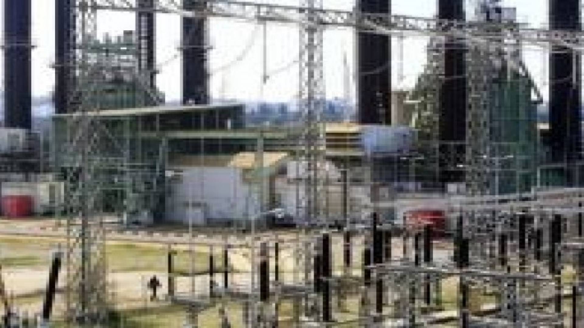 بدء توريد الوقود لتشغيل مولدين في محطة توليد الكهرباء بغزة