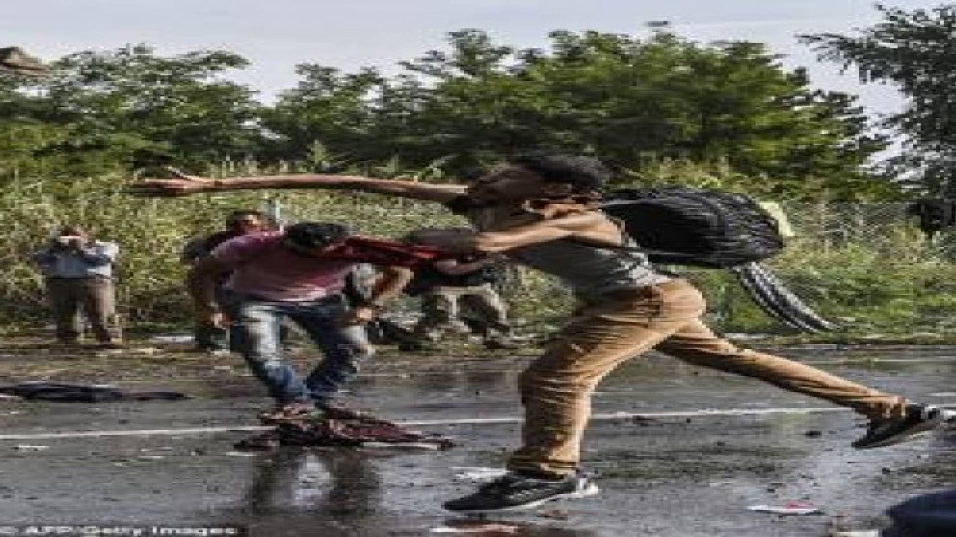 أمن المجر يسقط 200 جريحا من اللاجئين .. صور