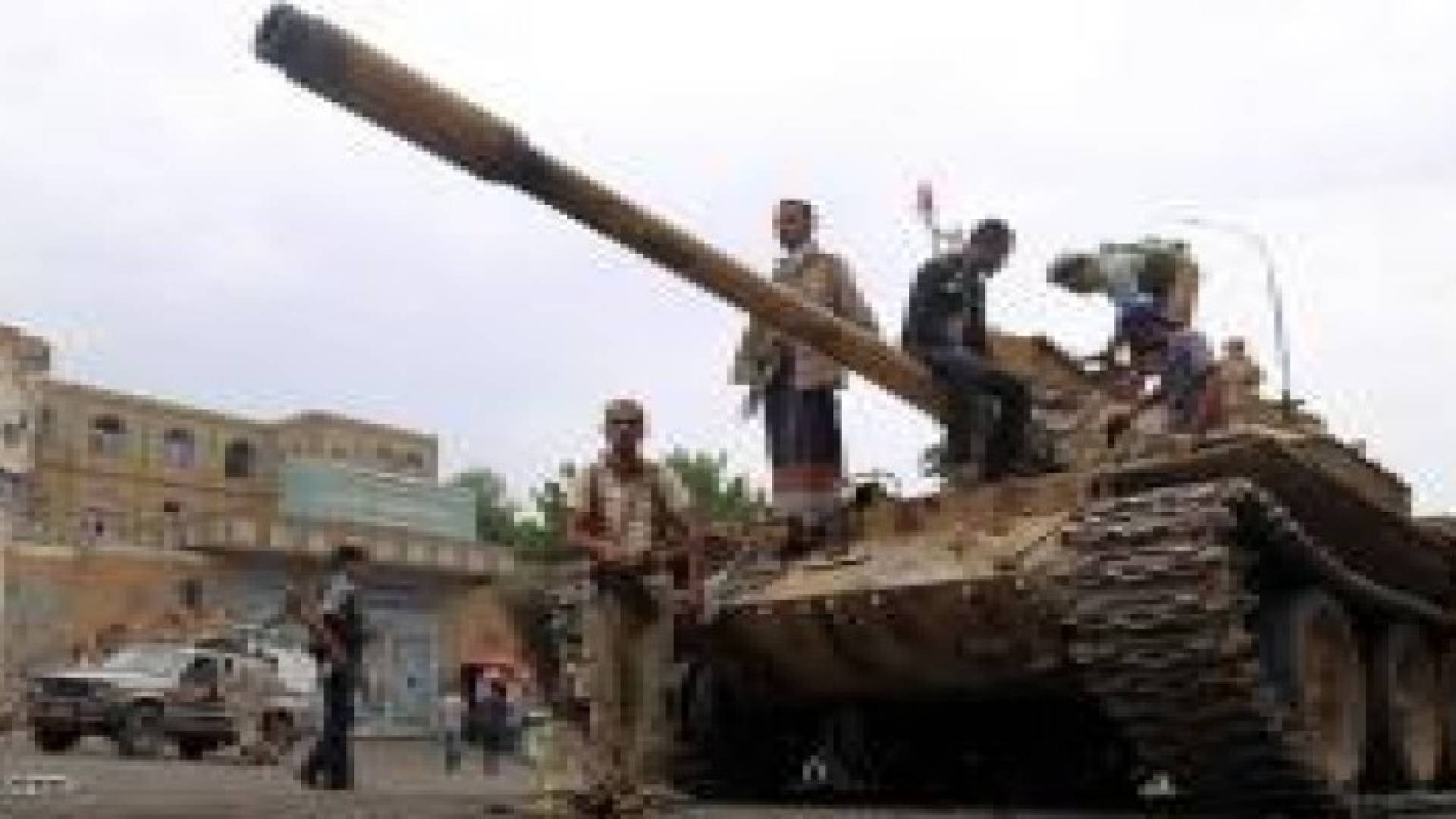 مواجهات عنيفة في تعز وقصف على صنعاء