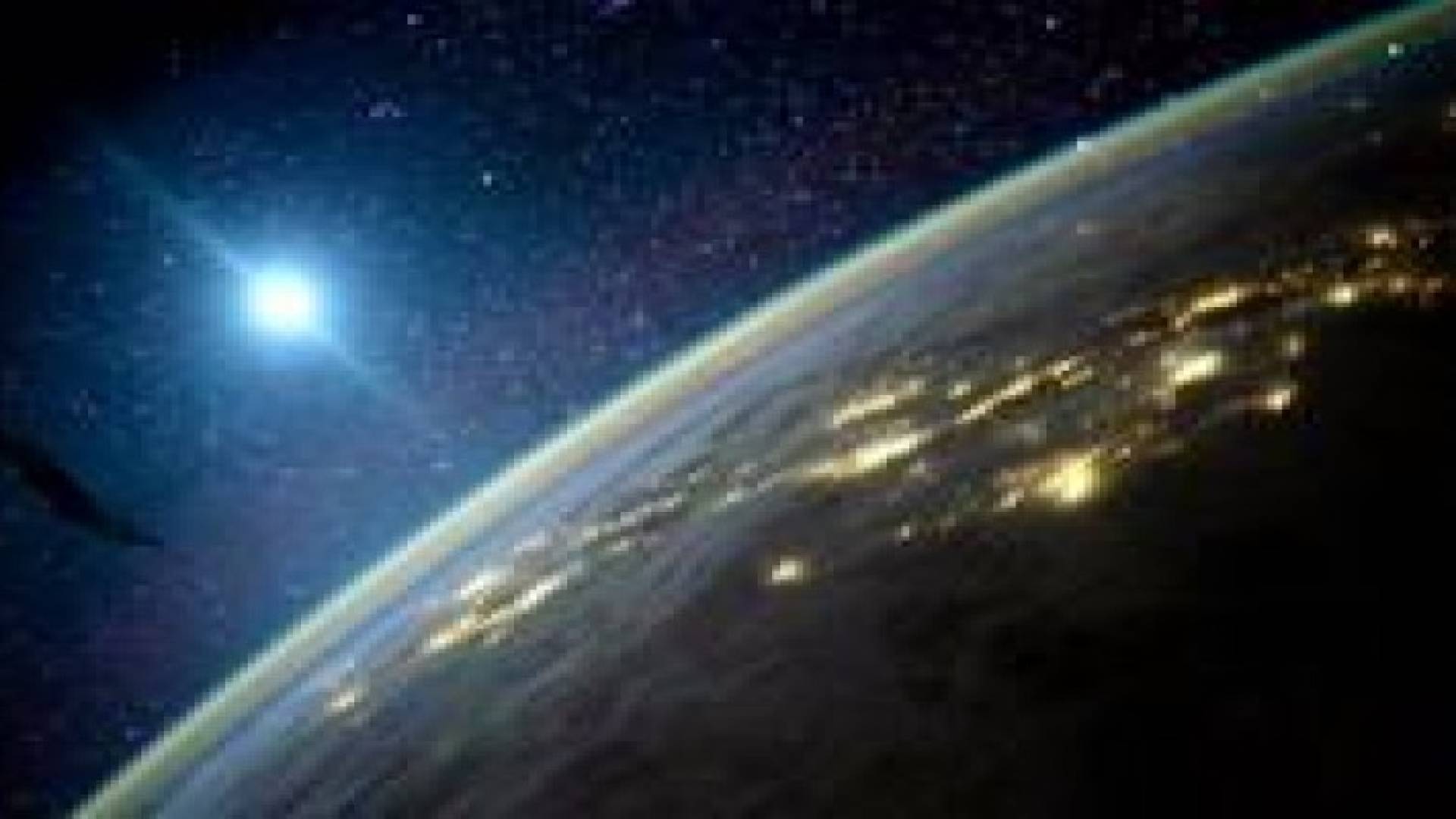 الشمس والقمر يحرجان ناسا على "تويتر"