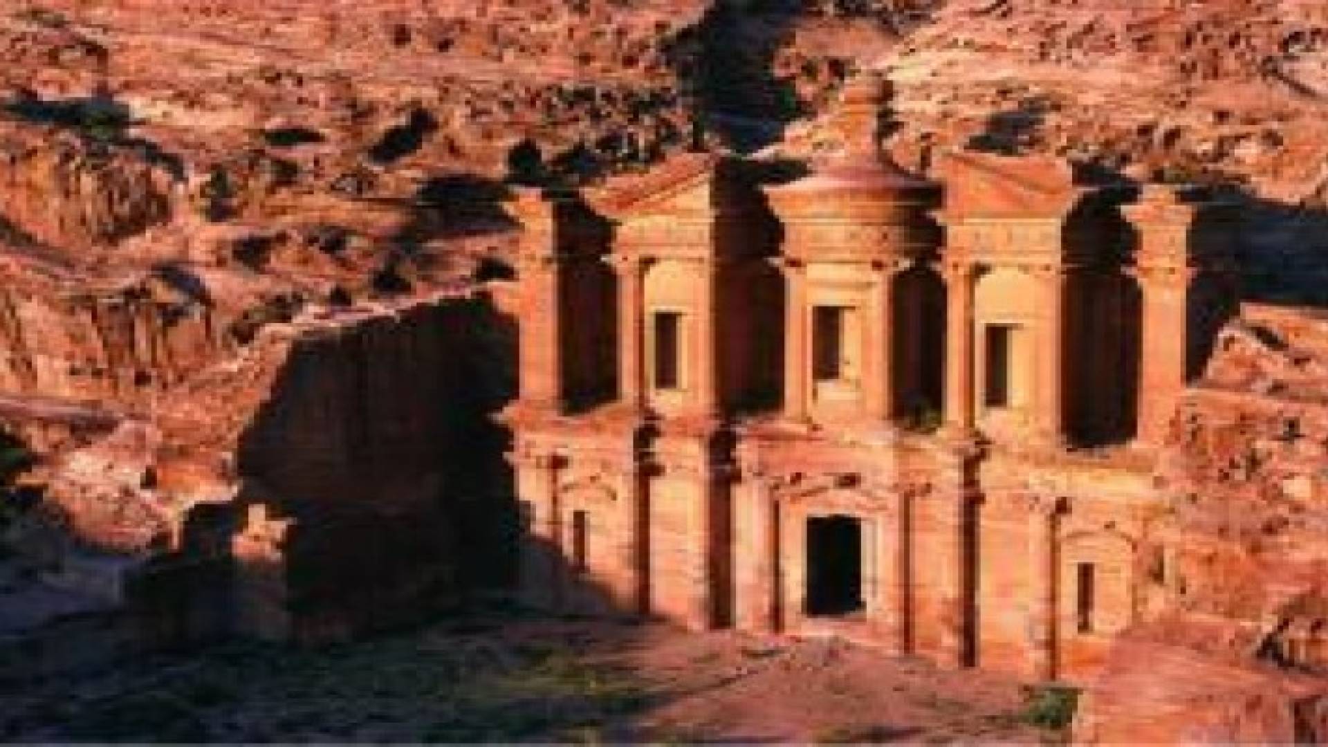 وزير السياحة والأثار يبحث معوقات القطاع في البترا