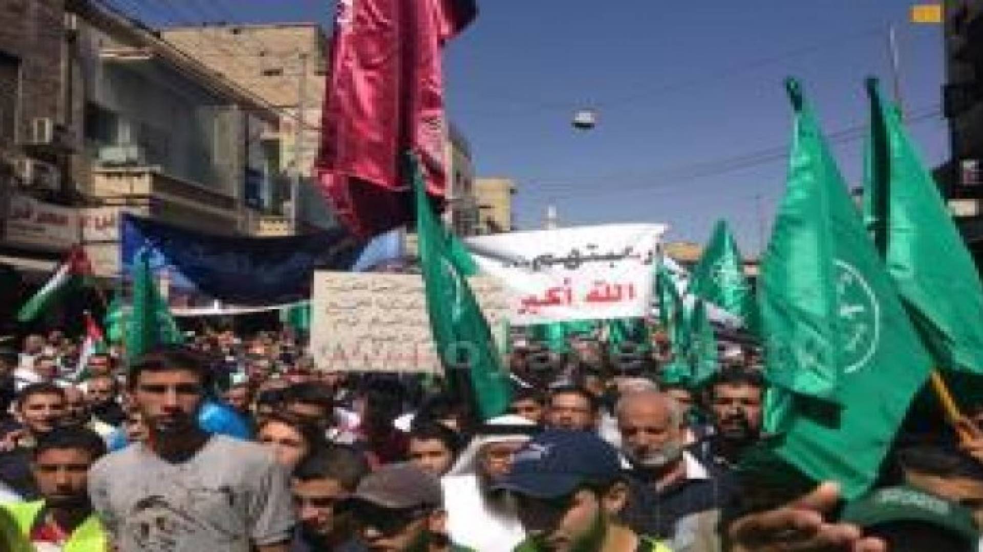 عمان : مسيرة في وسط البلد نصرة للأقصى..صور