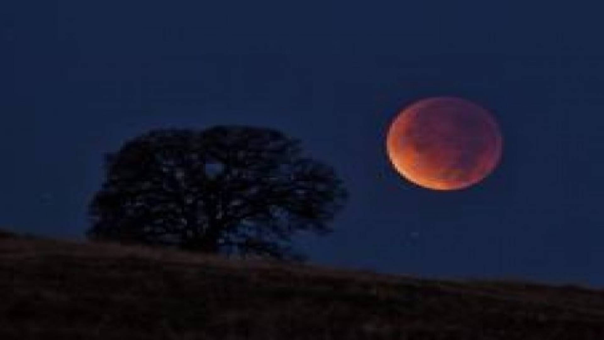 خسوف كلي "نادر " للقمر العملاق في سماء الدول العربية فجرا يوم 28 سبتمبر