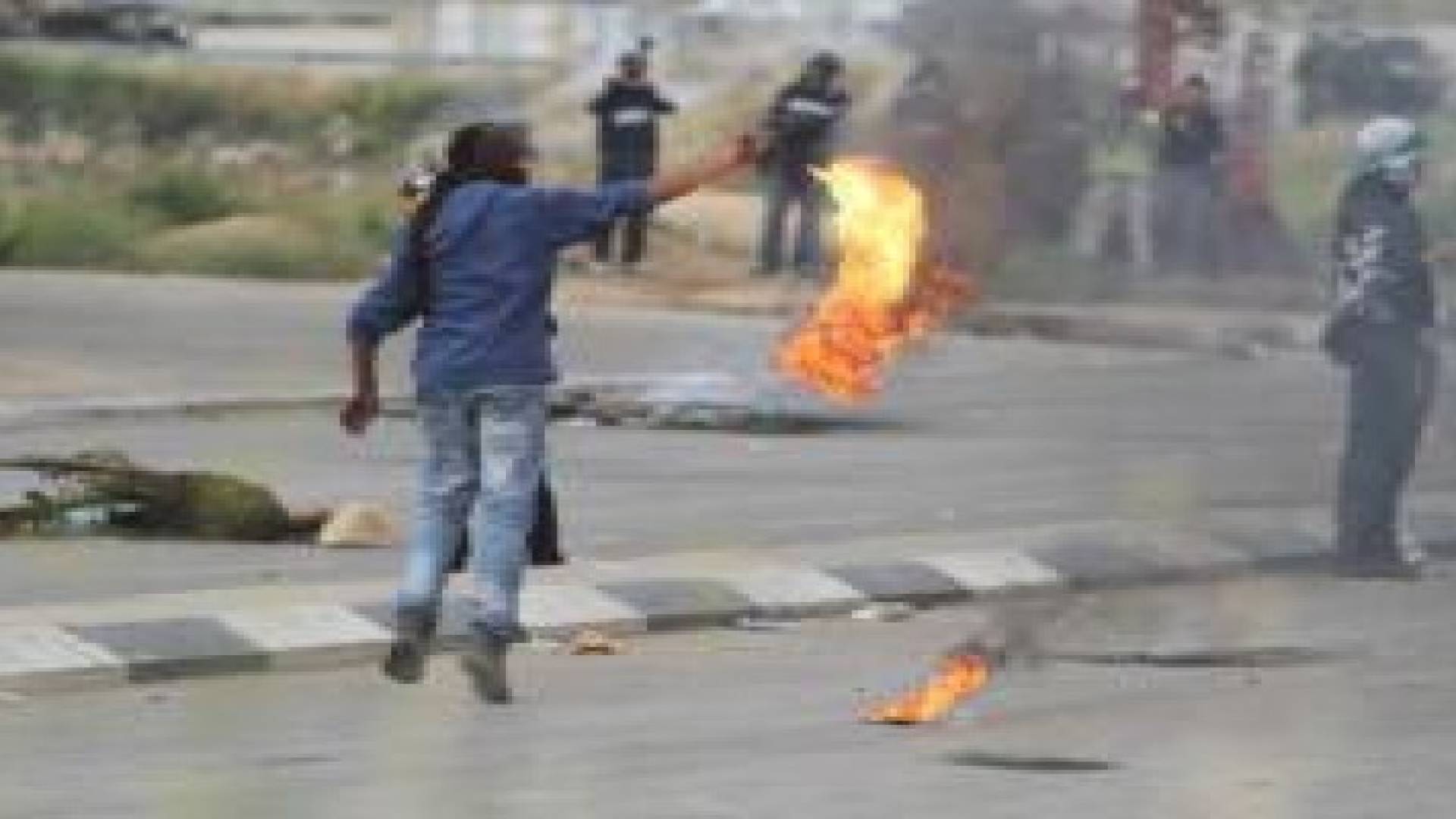 إصابة 3 مستعربين واحراق مركبتهم بالقدس