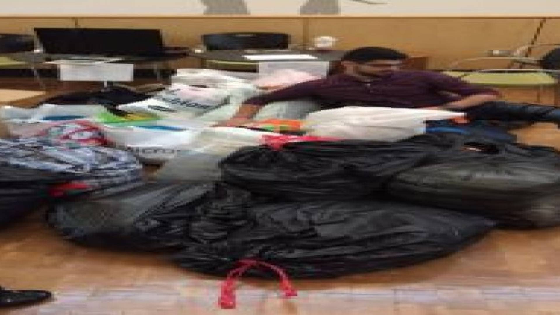 أردني يطلق حملة تطوعية للاجئين في أمريكا .. صور