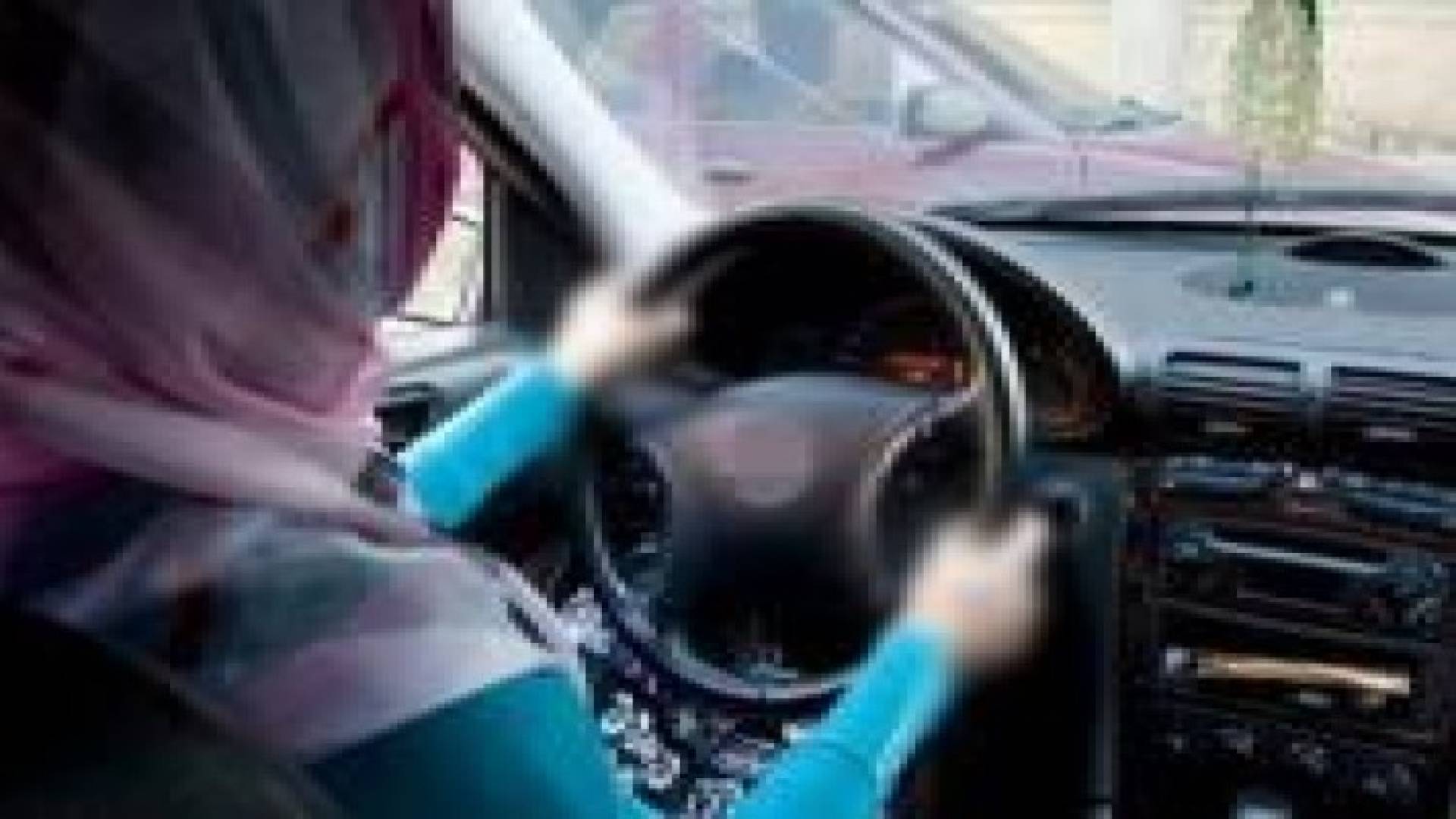 864 امرأة يحصلن على رخصة قيادة عمومي