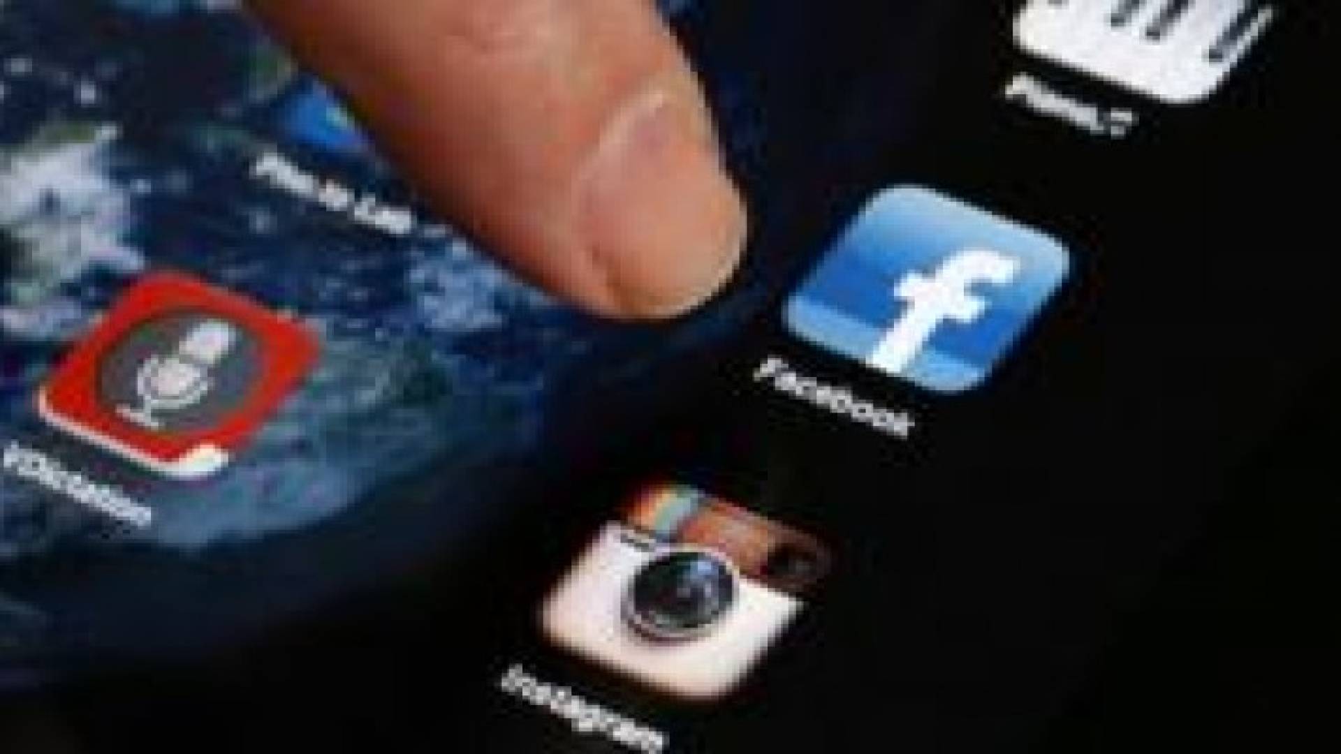 فيسبوك تساعد الصحافيين على ترتيب الاخبار المتداولة في شبكتها