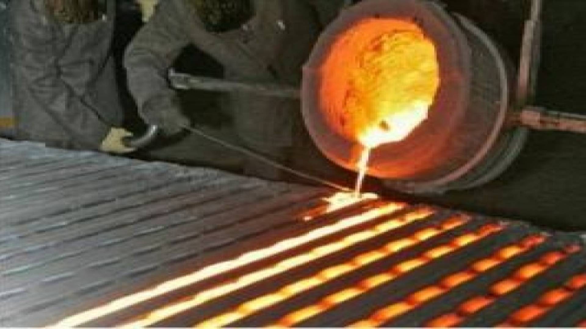 وفاتان داخل أحد مصانع الحديد والصلب في الزرقاء