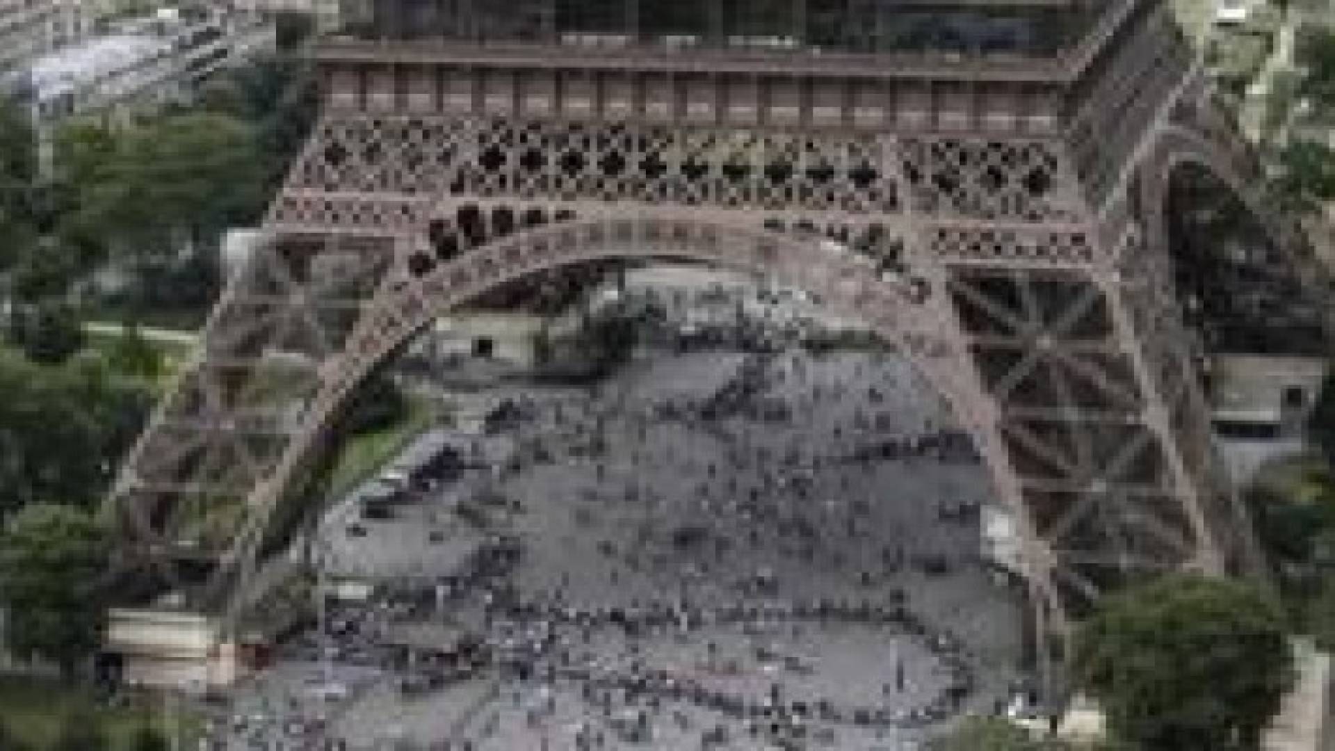 إشاعة تسلل شخص لبرج إيفل تقفله لساعات