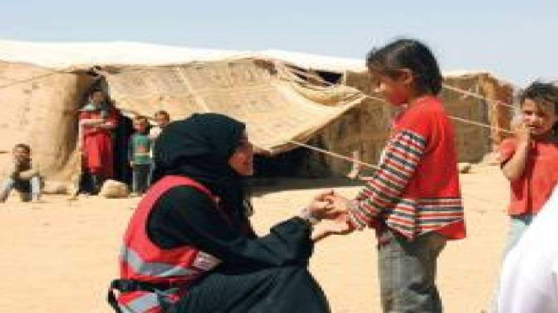 توزيع كسوة العيد على 6 الاف لاجئ سوري في المخيم الاردني/ الإماراتي