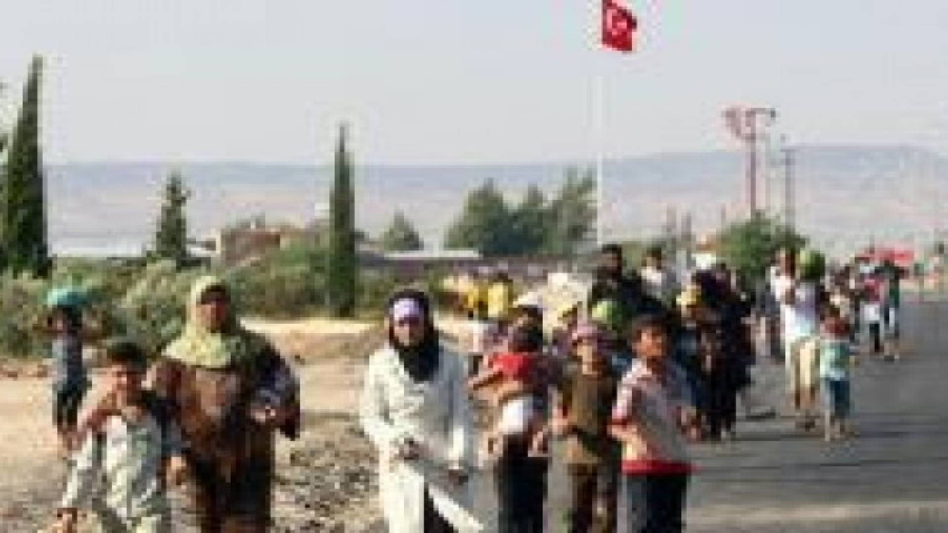 الأمن التركي يمنع مئات اللاجئين من التوجه إلى الحدود