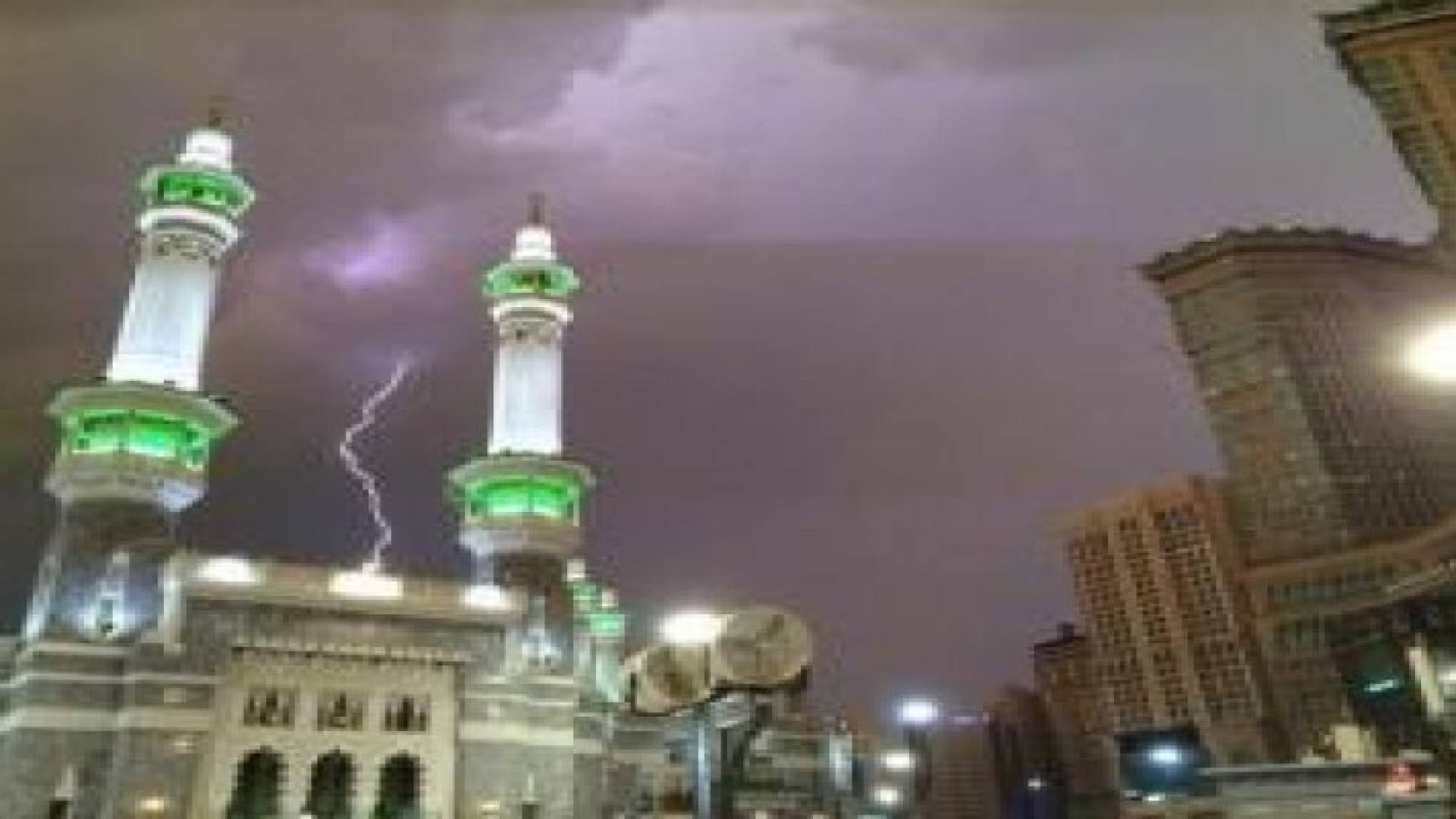 مكة المكرمة: الفعالية الجوية تشتد تزامنا مع توجه الحجاج الى منى وعرفات