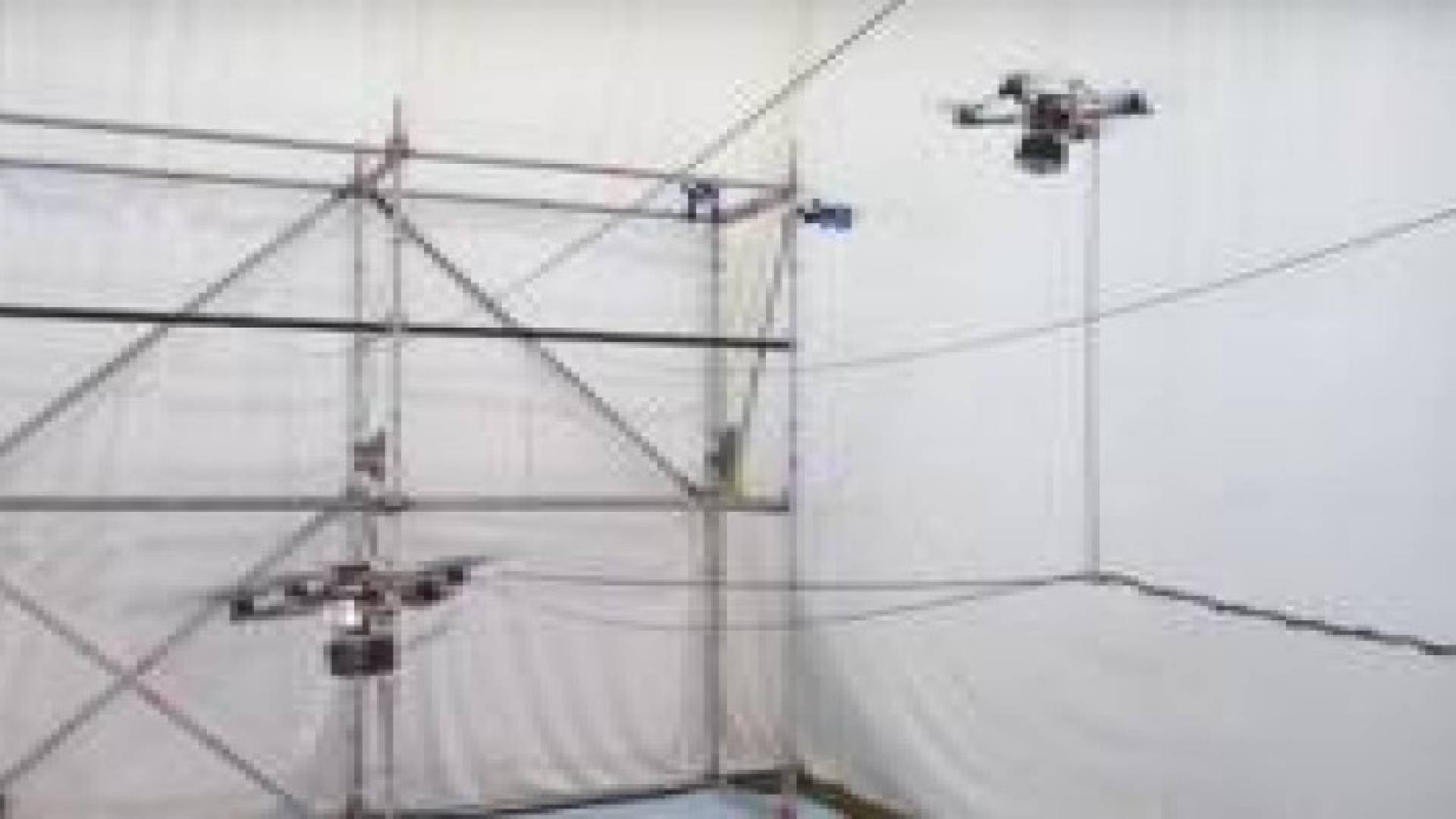 بالفيديو: طائرات بدون طيار تتعلم بناء الجسور