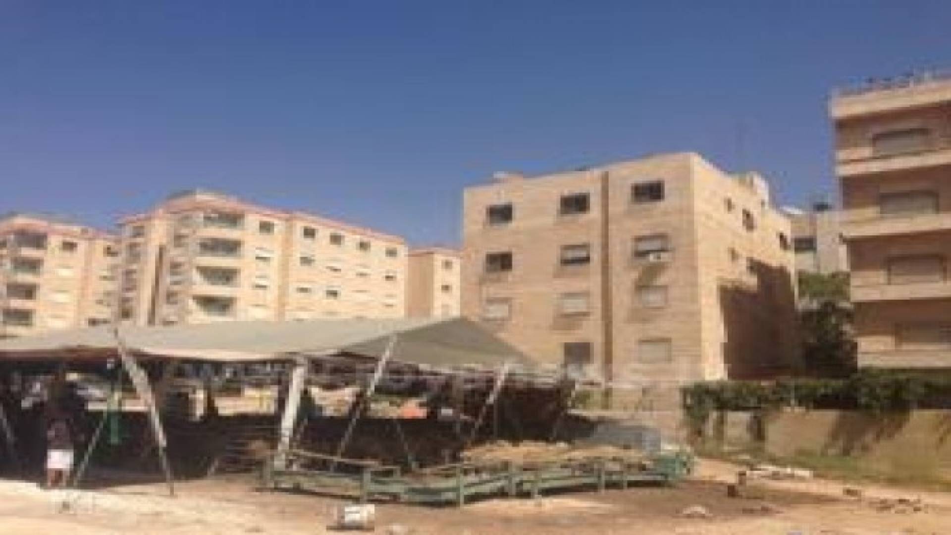 بالصور: حملة على "حظائر مخالفة" في عمان