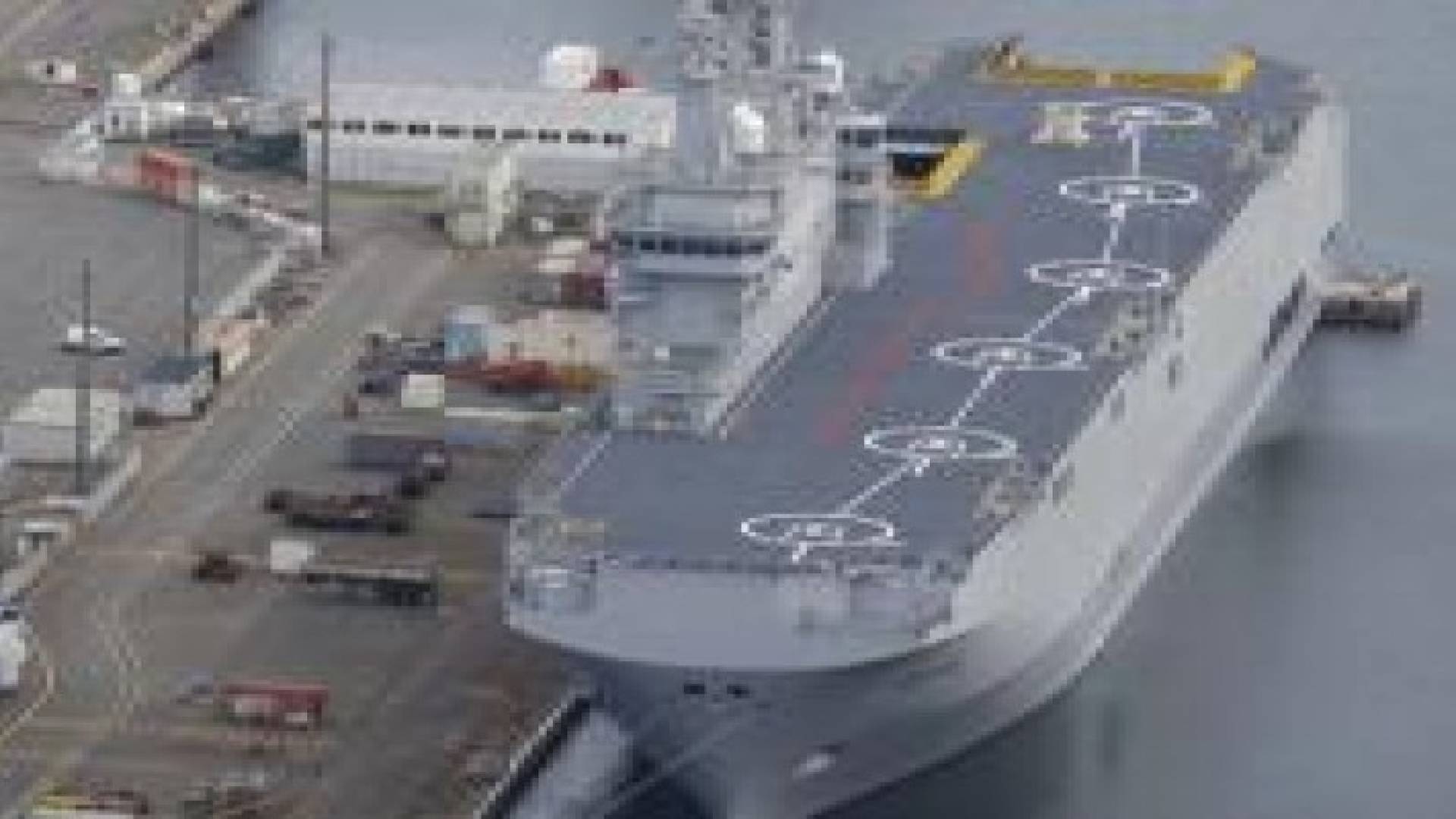 فرنسا تبيع حاملتي طائرات لمصر