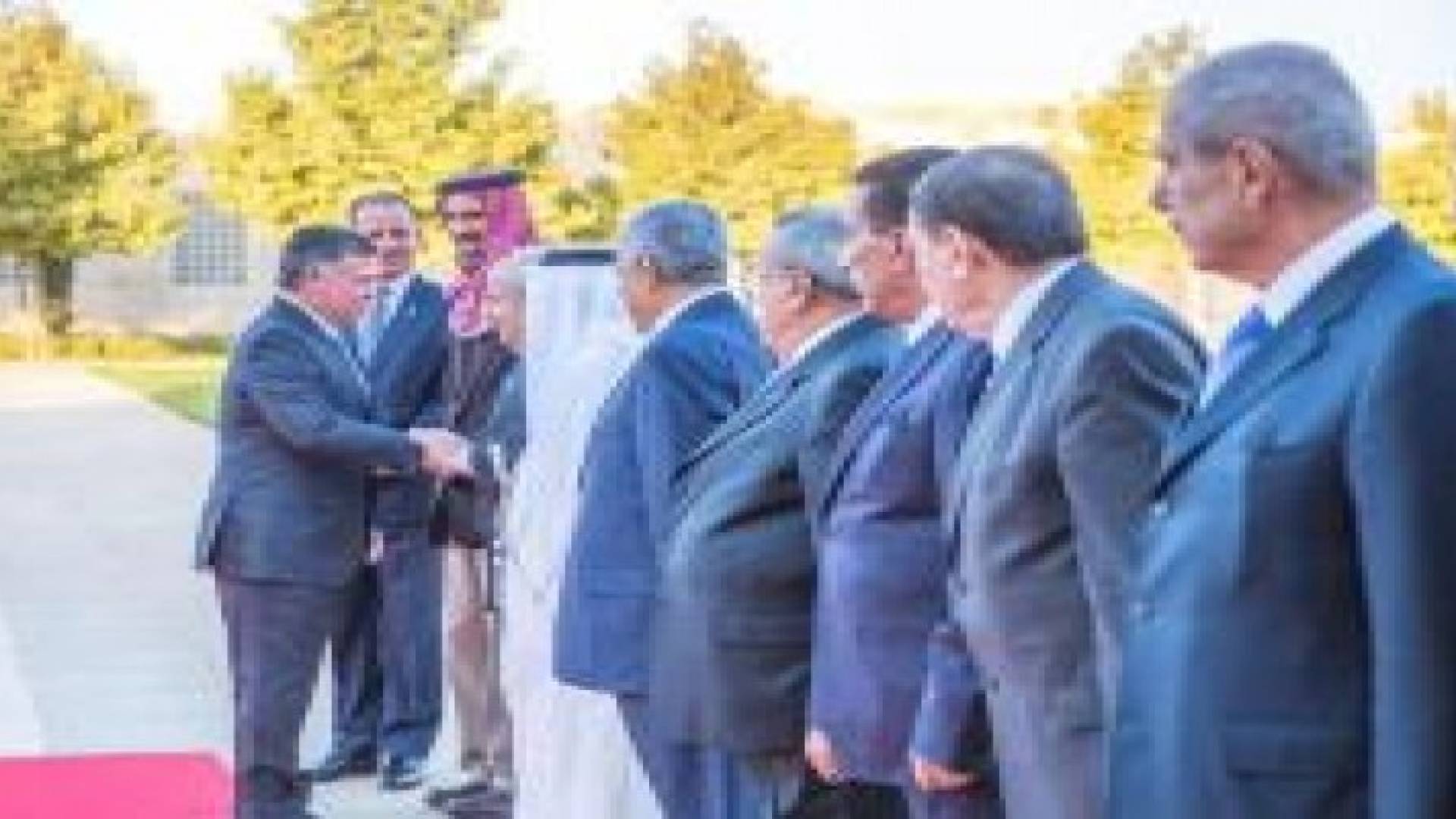 بالصور: جلالة الملك يشارك جموع المصلين أداء صلاة عيد الأضحى المبارك
