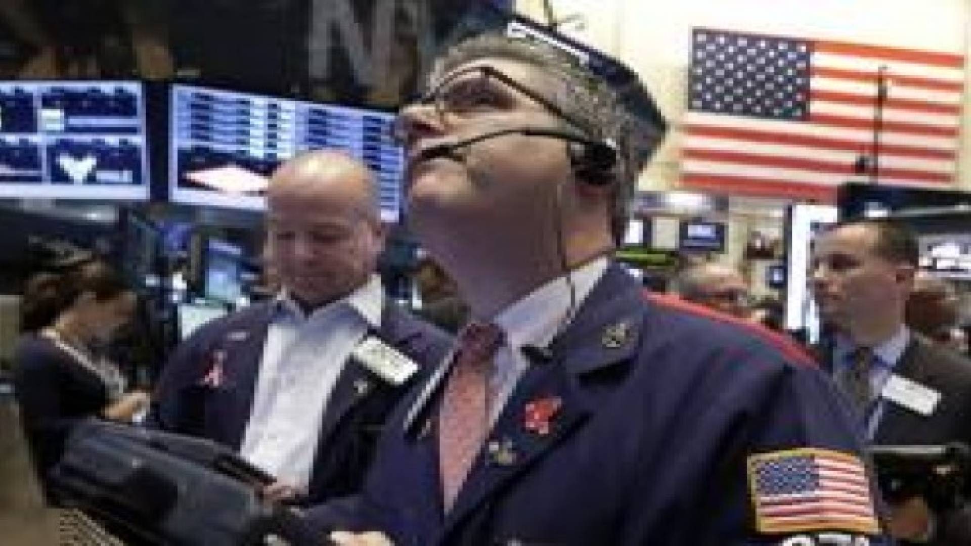 الأسهم الأمريكية تغلق على انخفاض طفيف متأثرة بخسائر لقطاعي السلع الاولية والطاقة