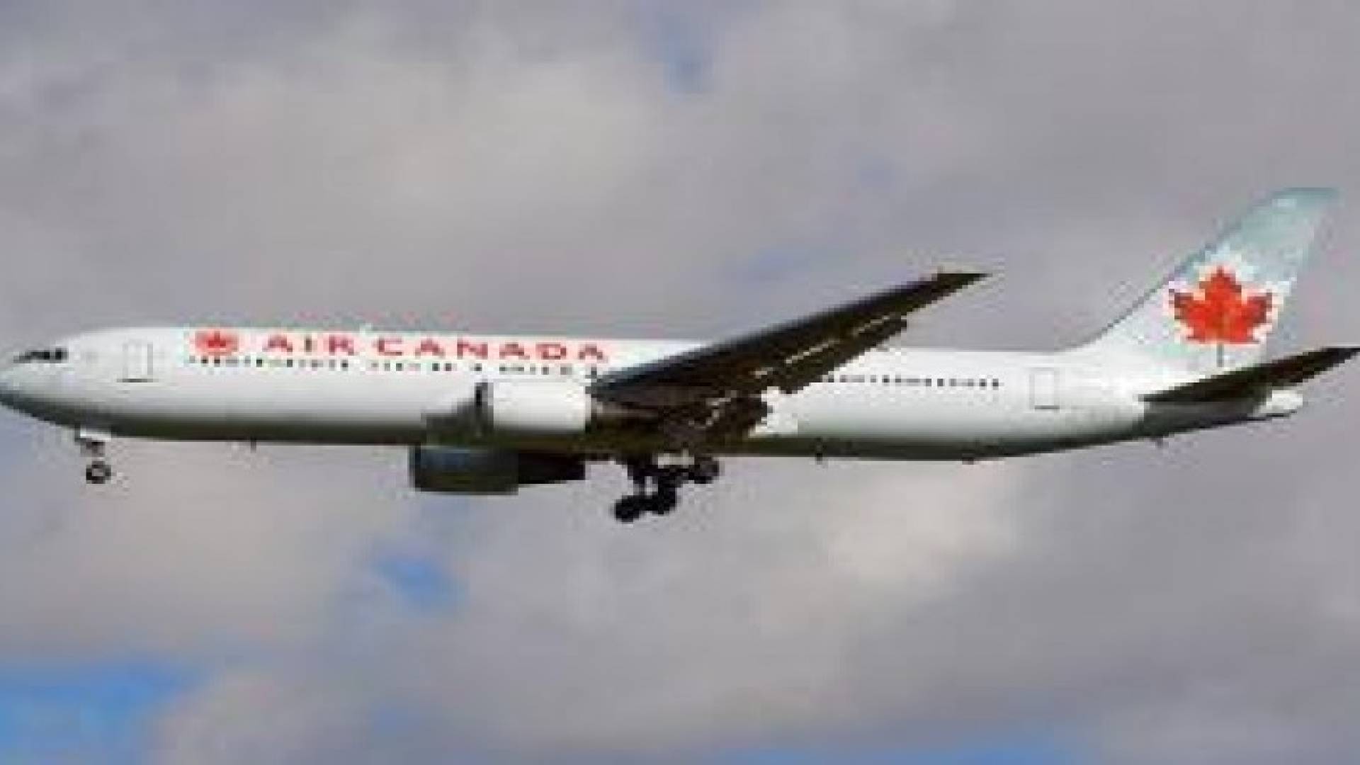 العثور على هاتف يغير مسار رحلة طائرة كندية