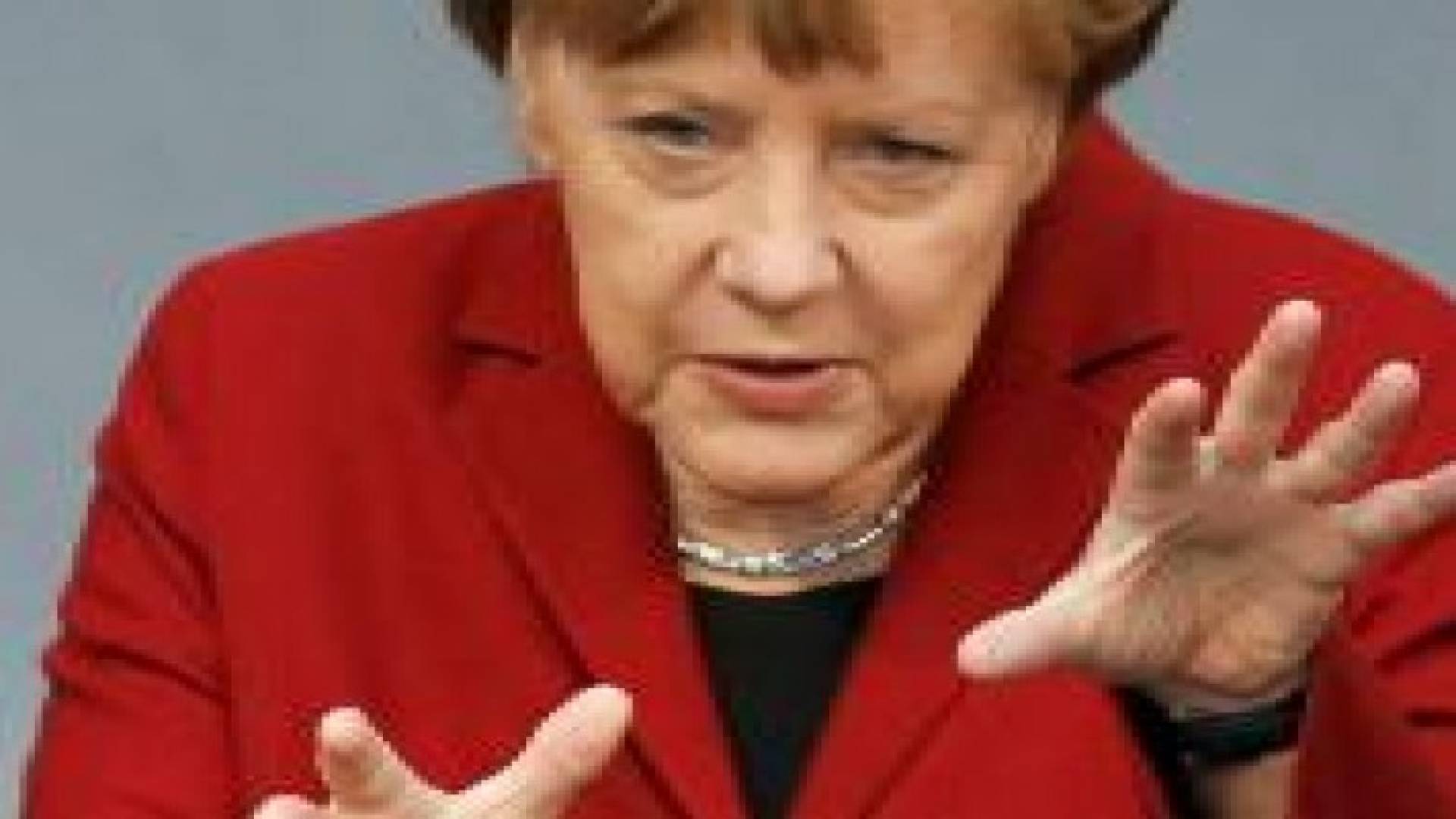 ميركل: يجب مشاركة الأسد في مفاوضات الحل