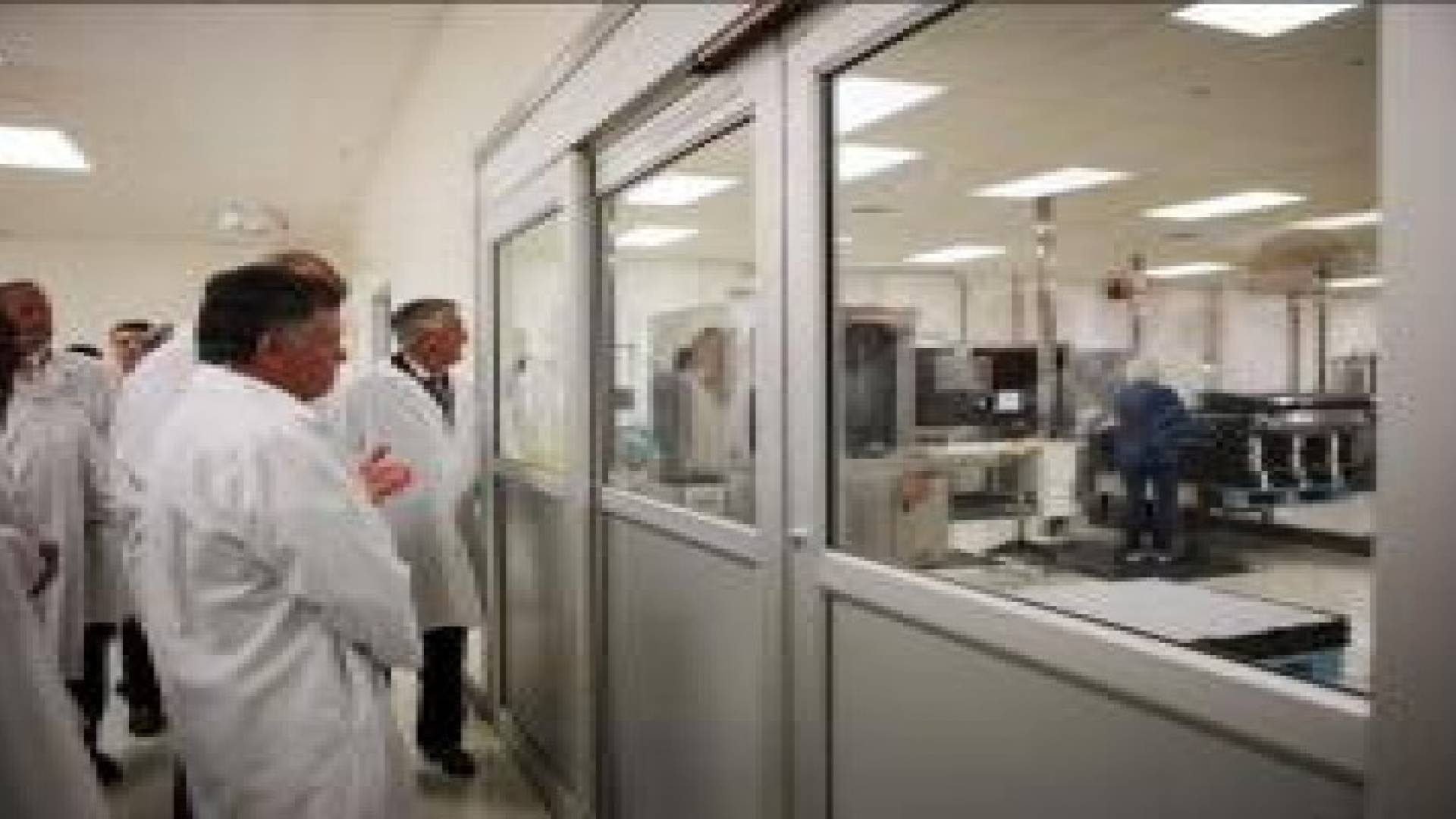 الملك يزور مصنع أدوية "الحكمة" في نيوجيرسي