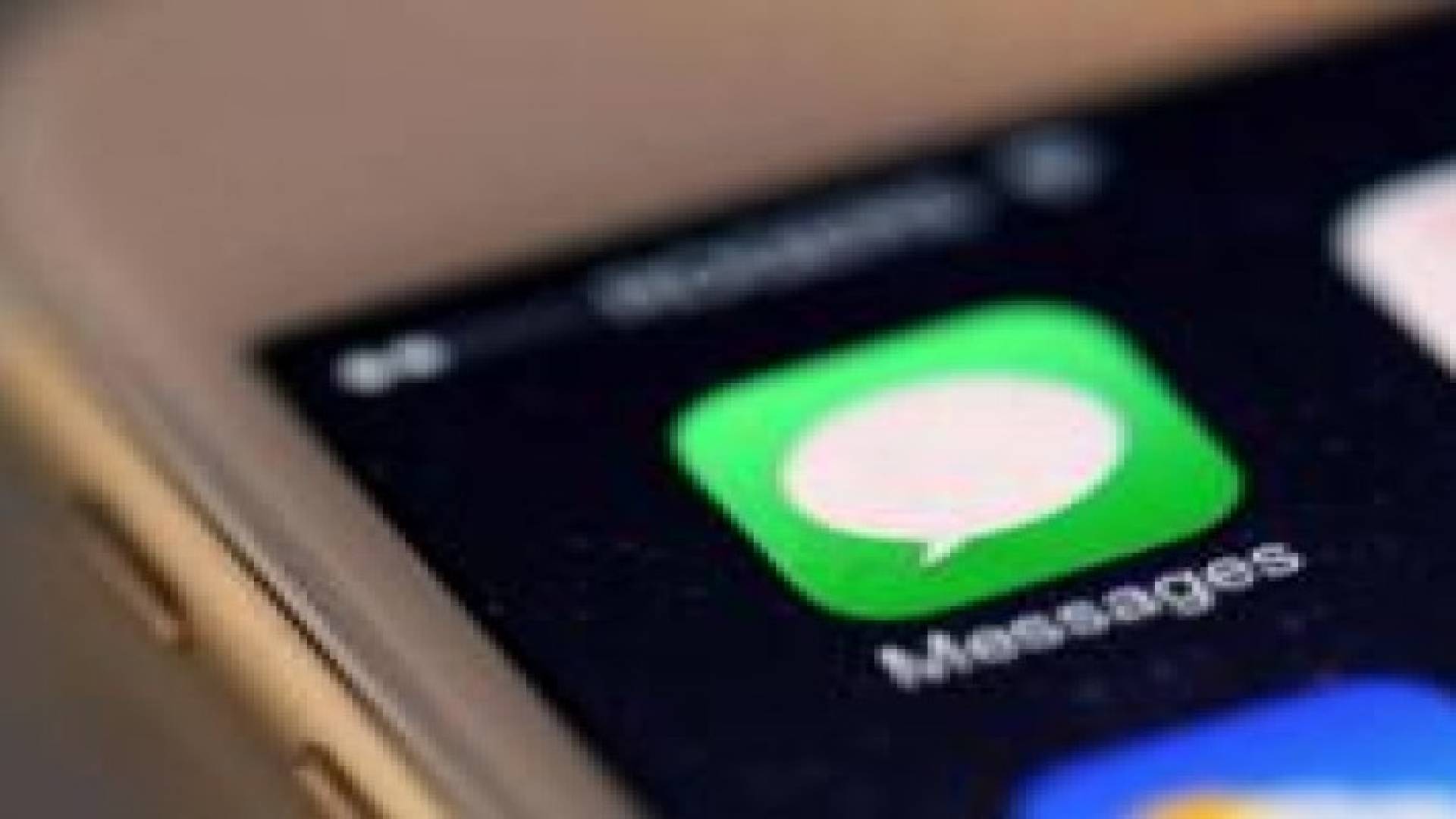 رسالة نصية يوميا تبقي الطبيب بعيدا