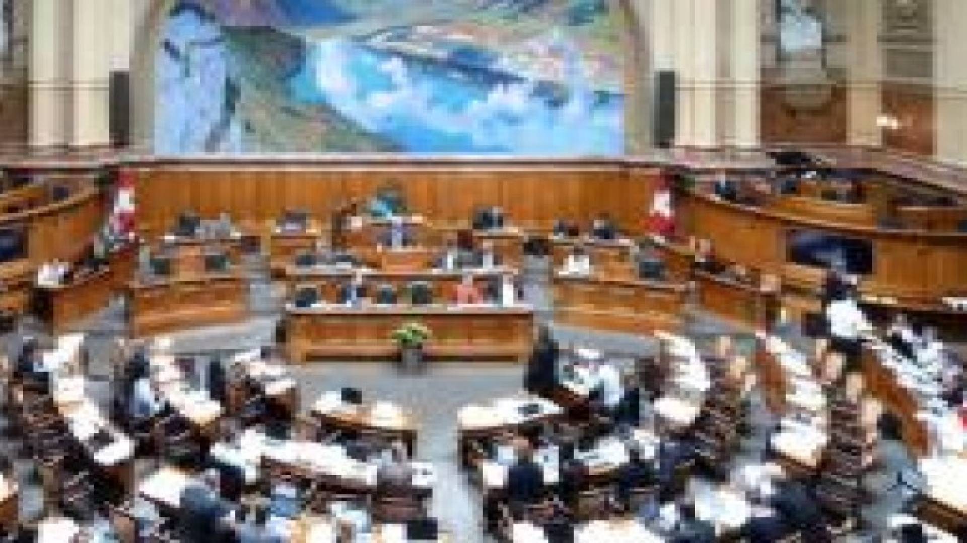 غناء في وداع نواب البرلمان السويسري