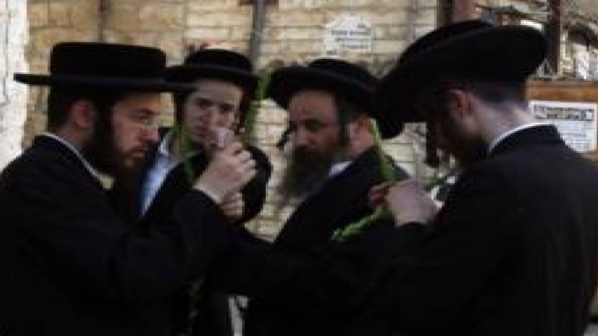 مستوطنون يحرضون على أسير محرر من القدس