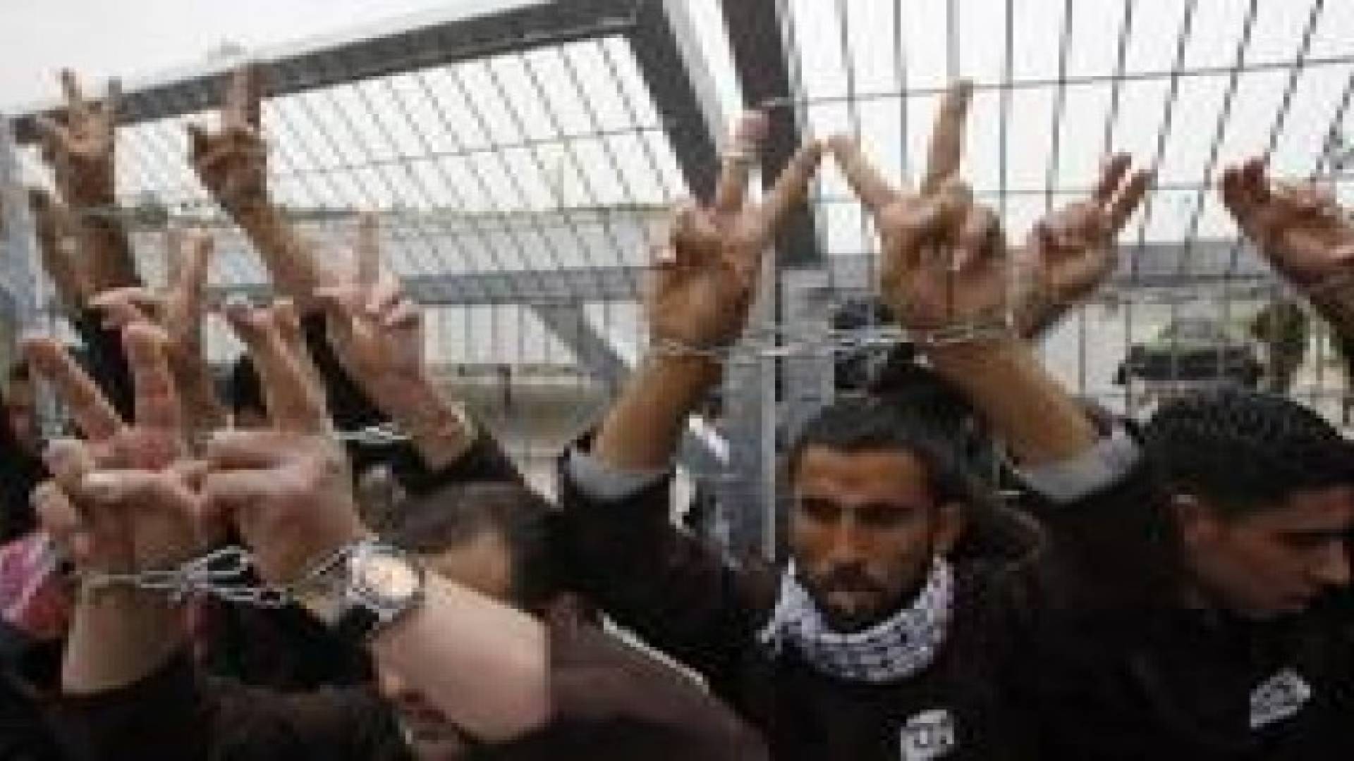 الاحتلال يرفض علاج 17 أسيرا مضربا