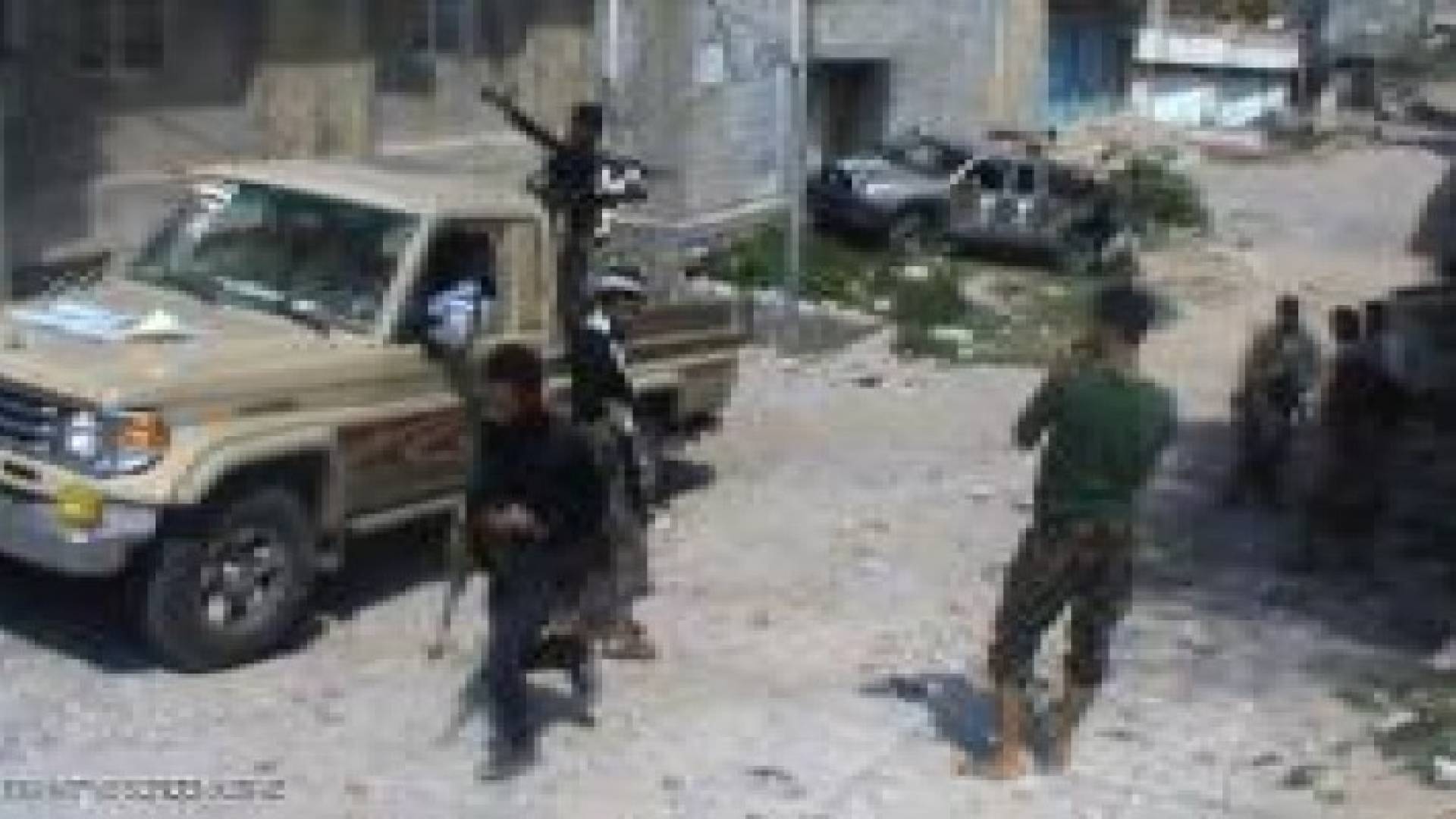 اشتباكات بتعز والتحالف يقصف قاعدة الديلمي